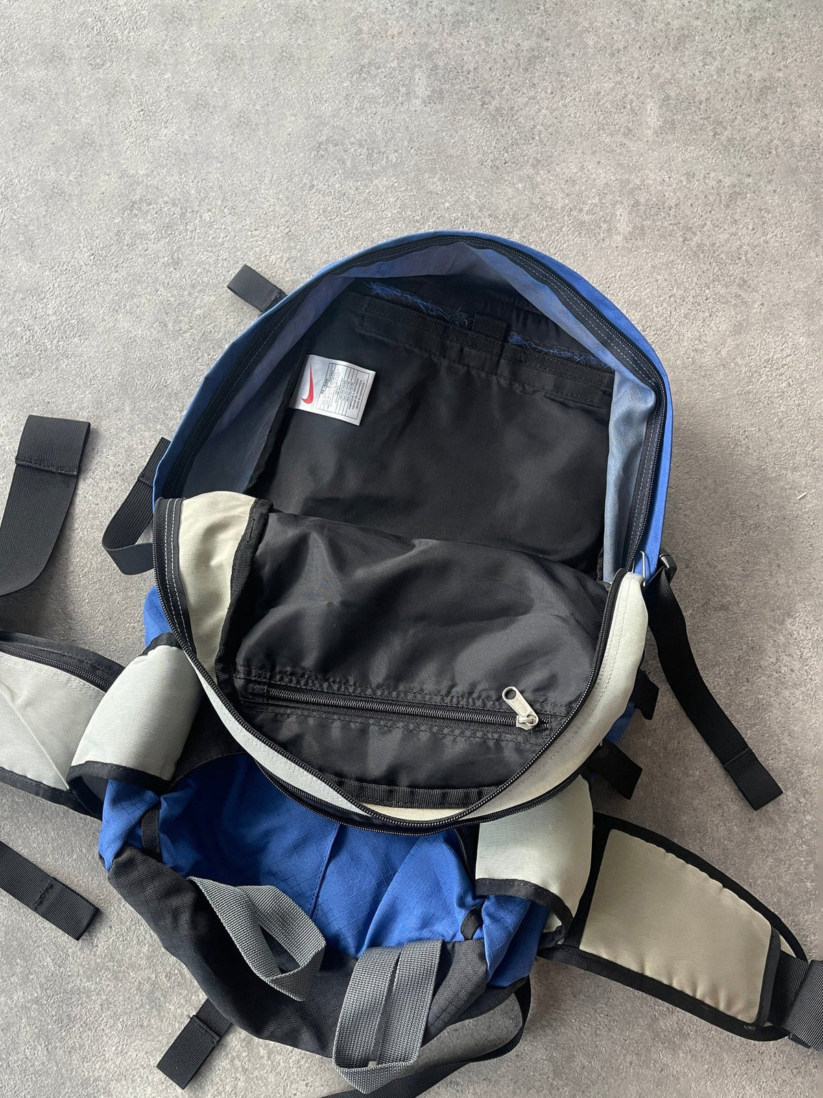 nike acg 1990s 40l technical trekking backpack, main compartment detail