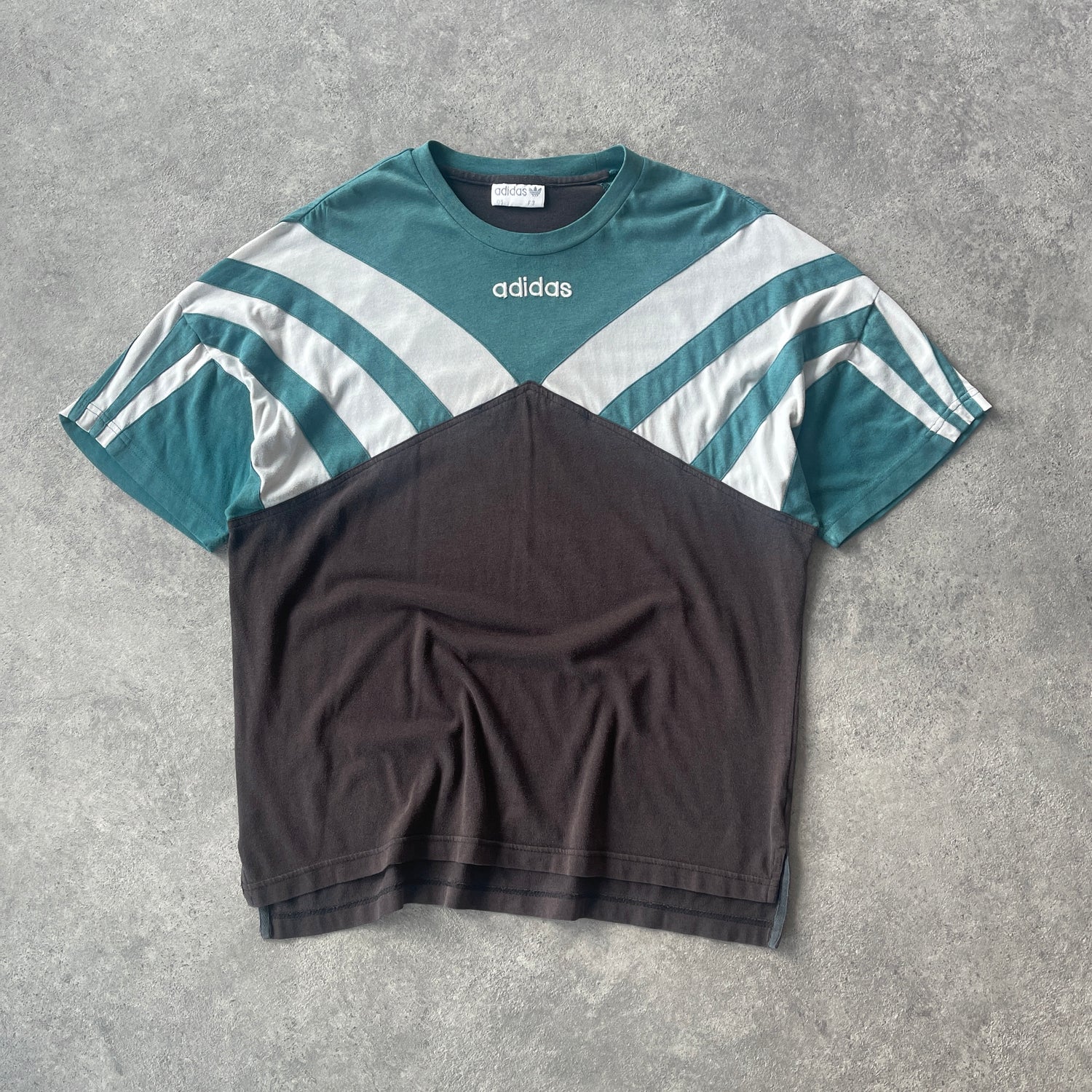 Adidas 1990s colour block embroidered heavyweight t-shirt (L)