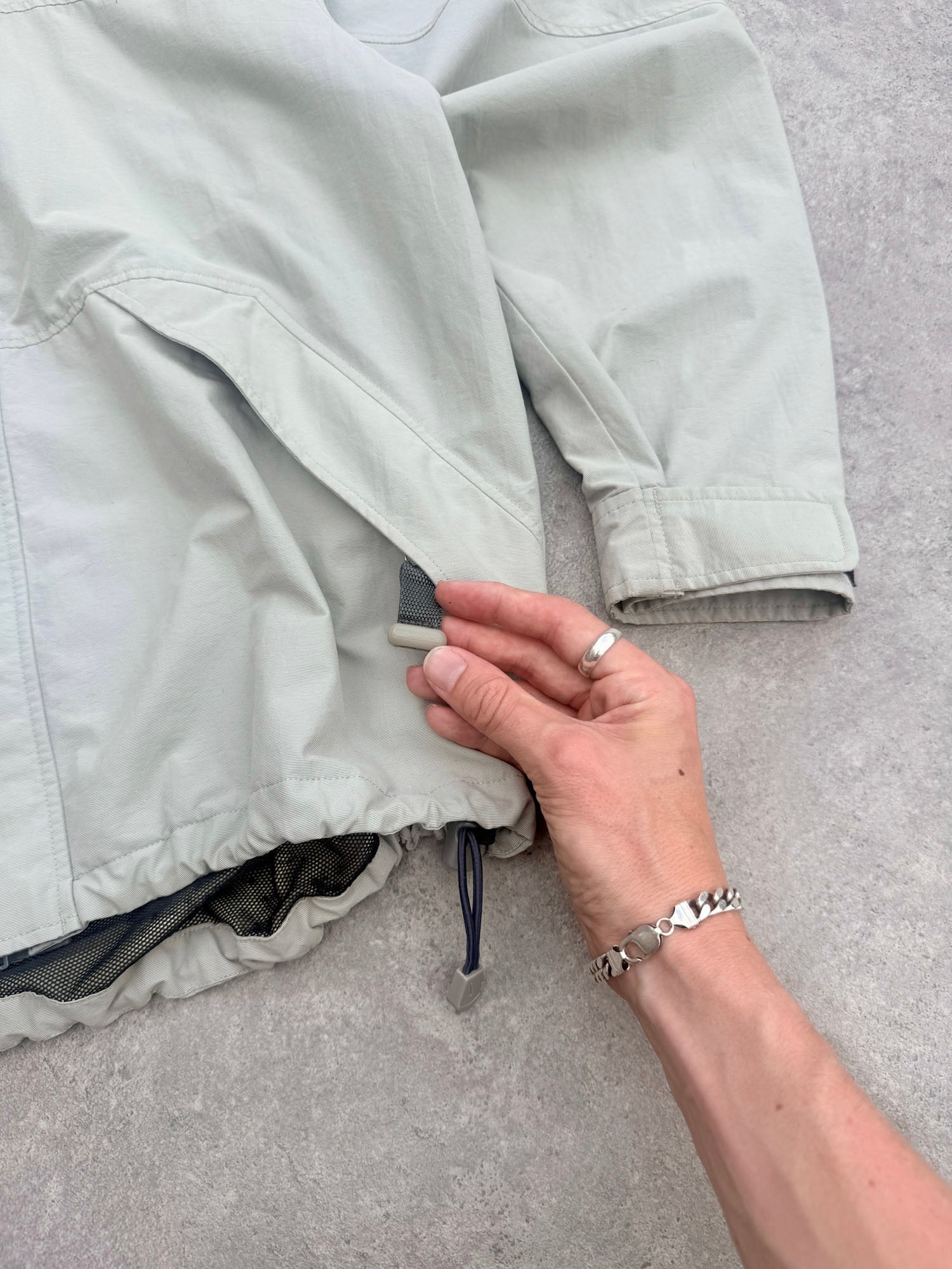 nike acg 1990s lightweight technical waterproof jacket (m)