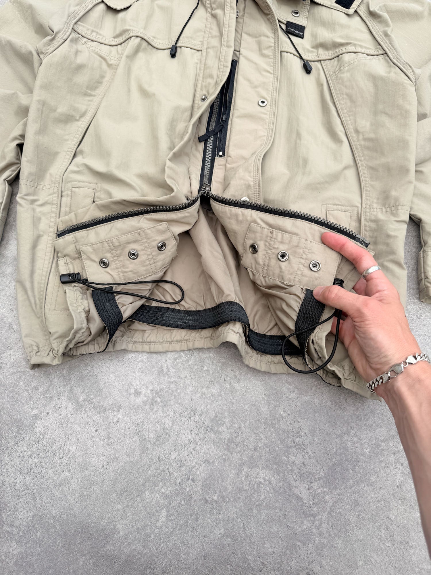 oakley software 2000s heavyweight technical waterproof jacket, zip and cuff detail