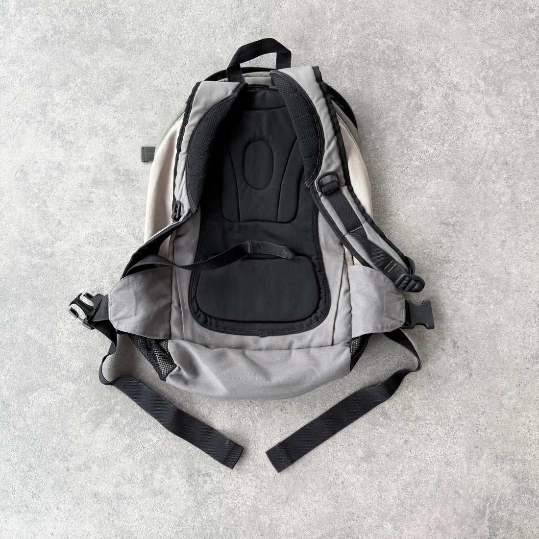 Nike 1990s 40L technical backpack (18”x14”)