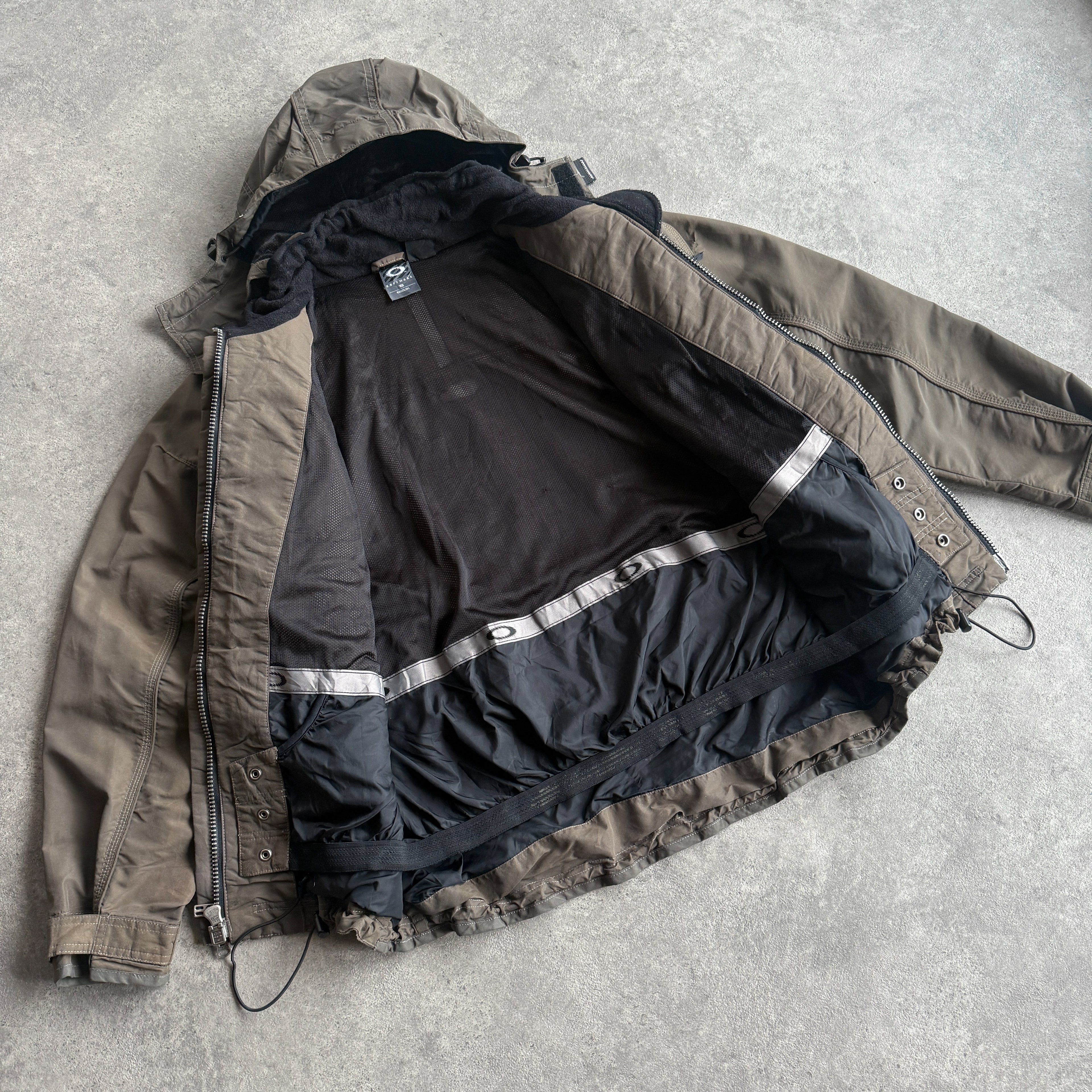 Oakley Software RARE 2000s heavyweight waterproof technical jacket (M)