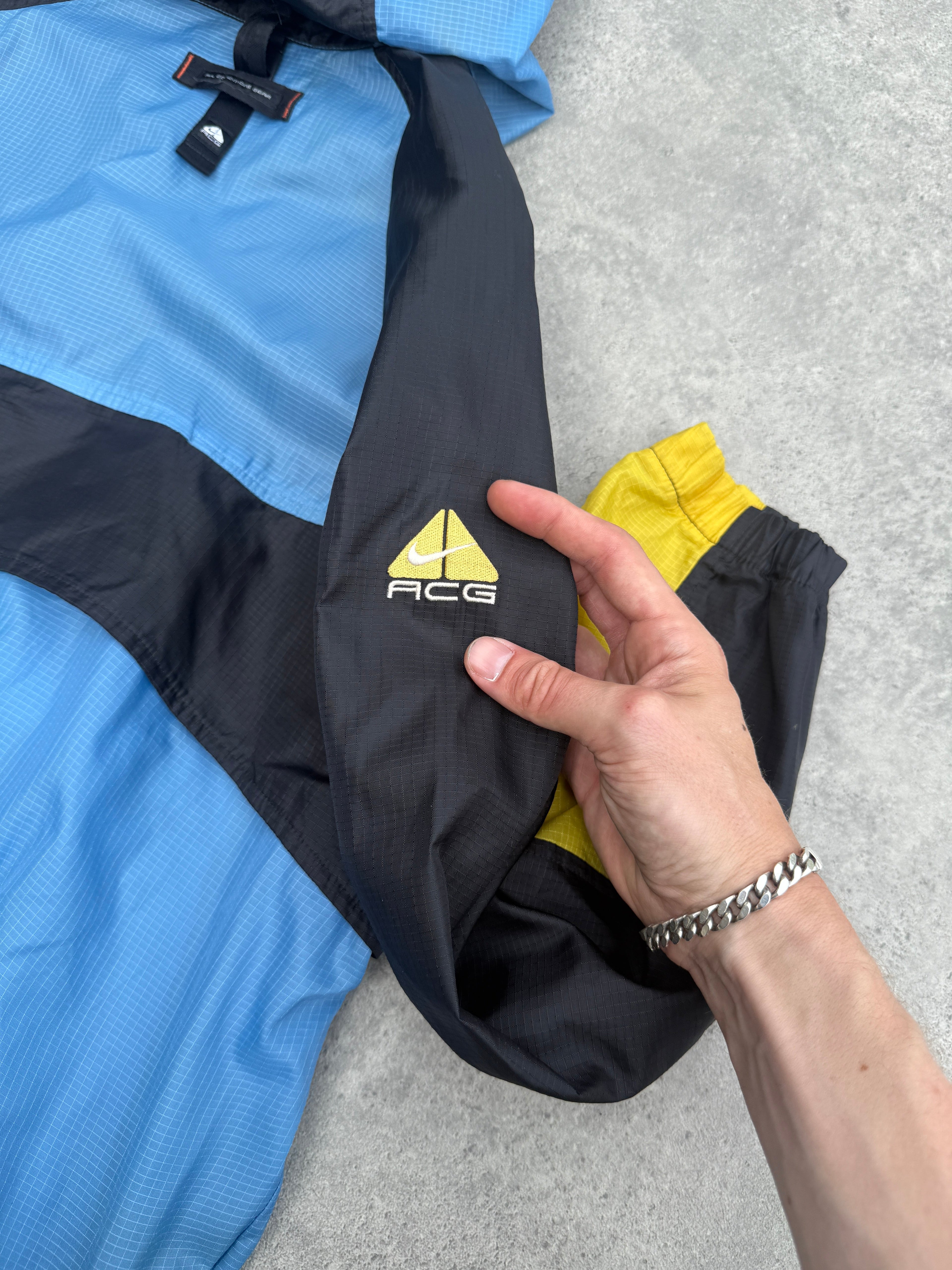 nike acg 1990s colour block packable lightweight jacket, swoosh logo detail