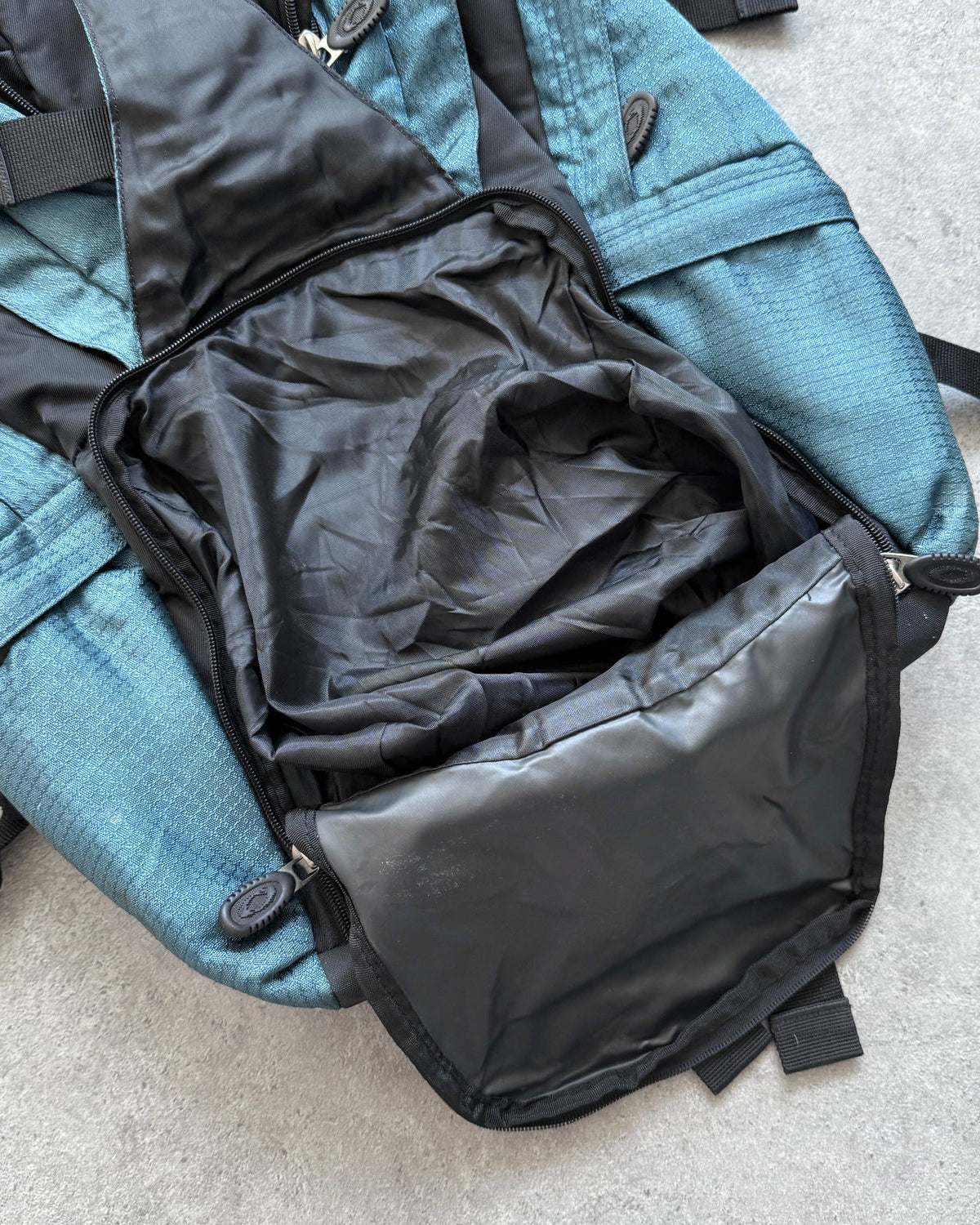 oakley software 2000s technical utility backpack in teal, side view