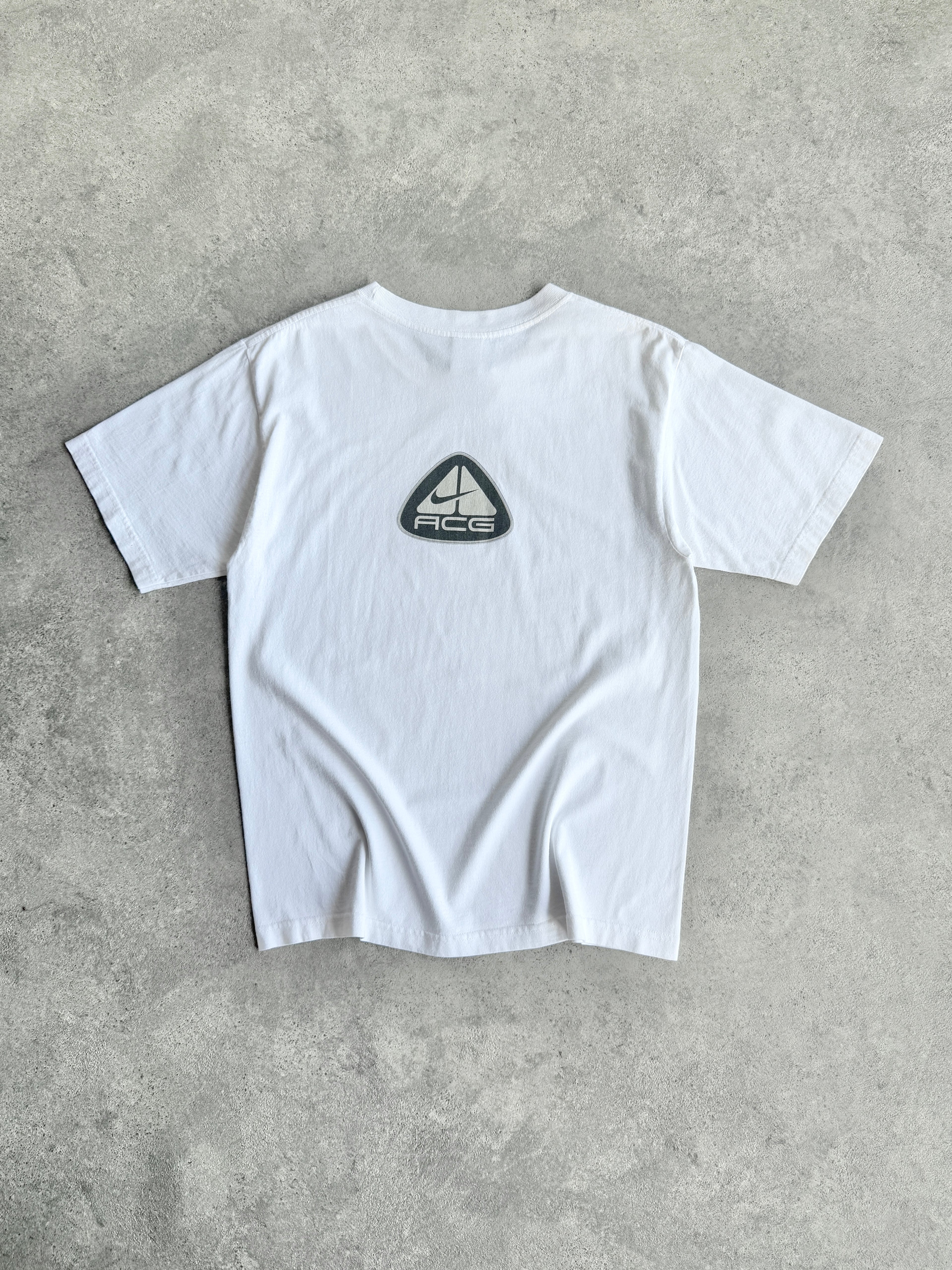 nike acg 2000s heavyweight graphic t-shirt (m)