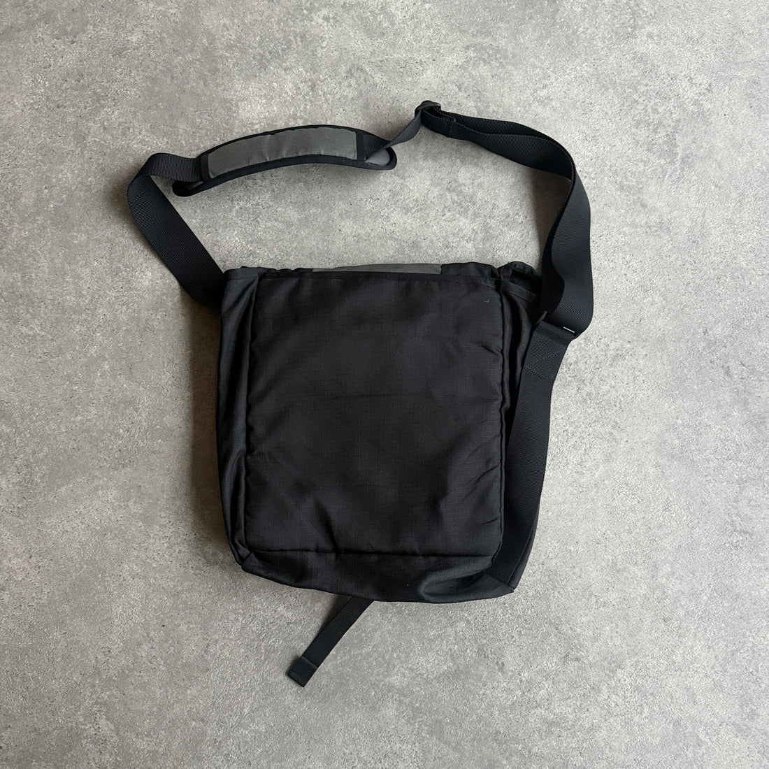 Nike ACG 1990s cross body technical utility bag (13”x12”)