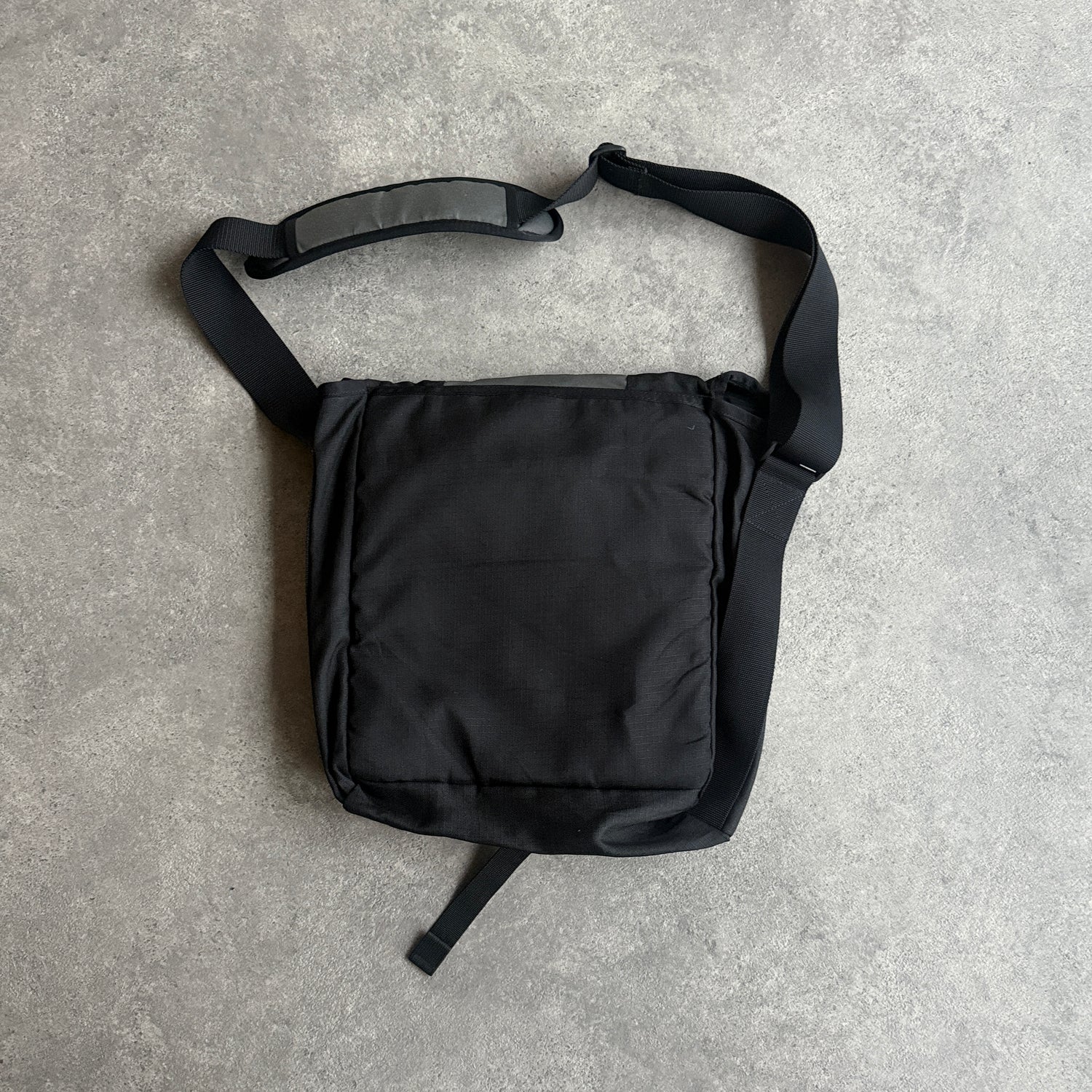 Nike ACG 1990s cross body technical utility bag (13”x12”)