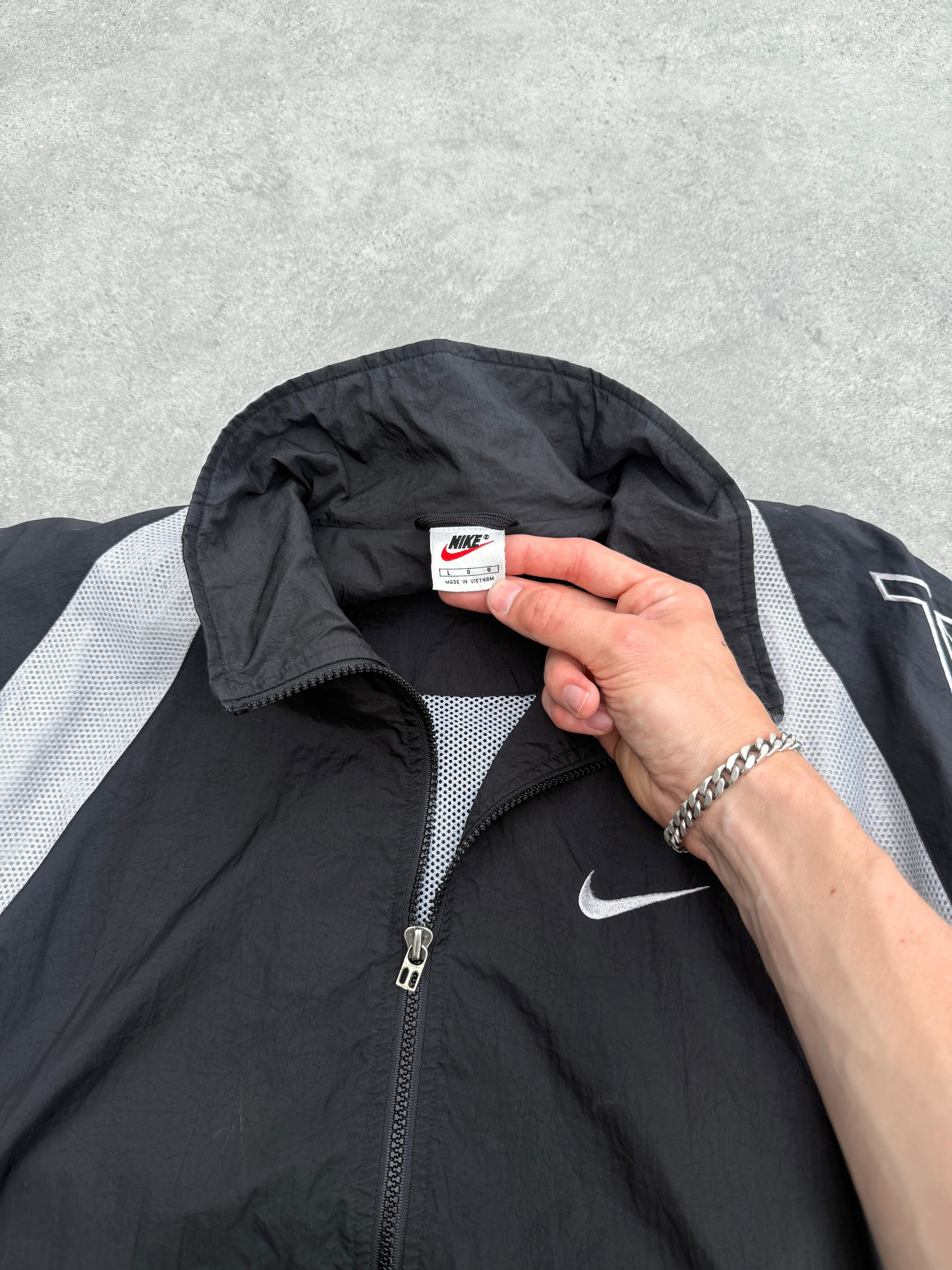 nike air 1990s lightweight swoosh shell jacket, chest logo detail