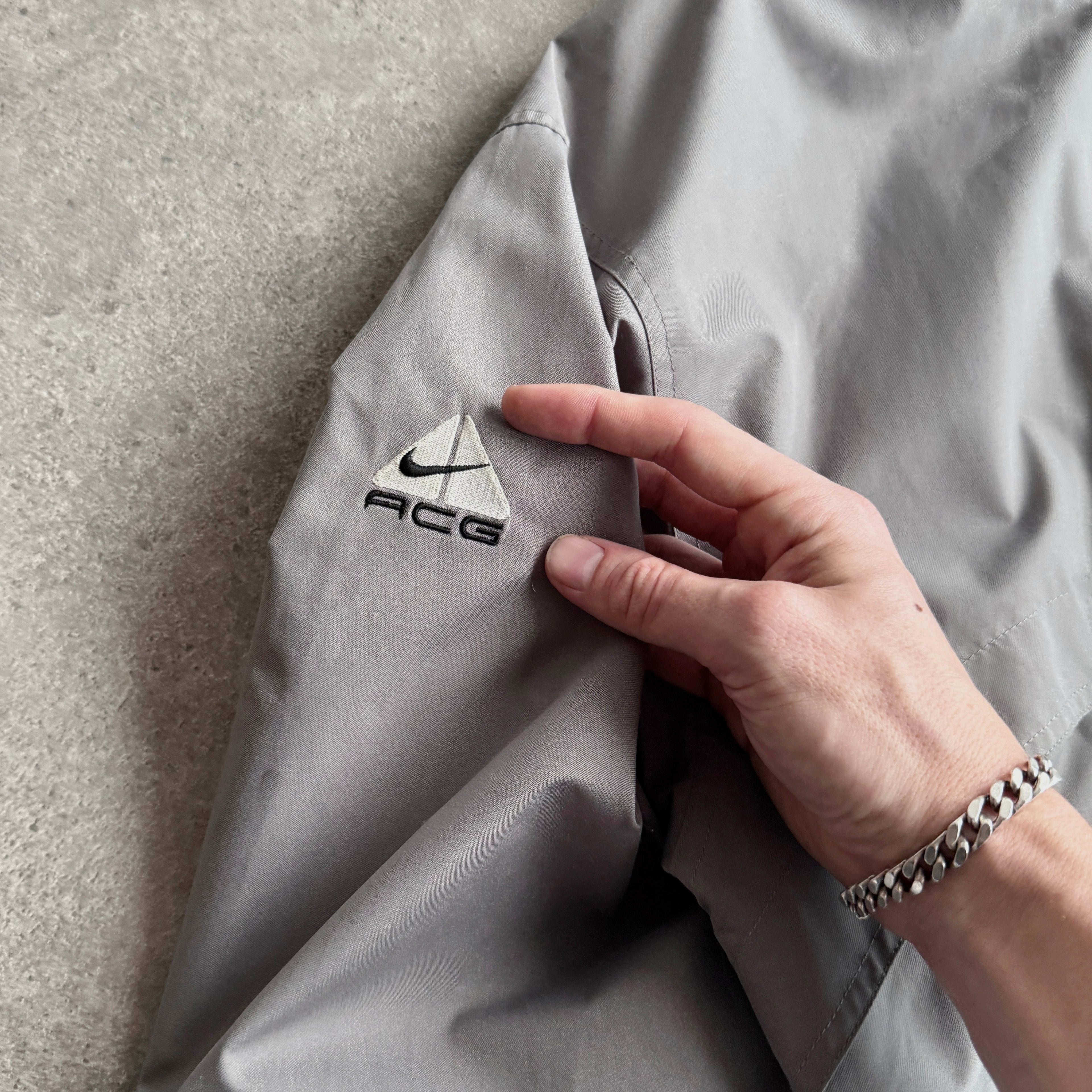 Nike ACG 1990s Nike-fit technical waterproof jacket (L)