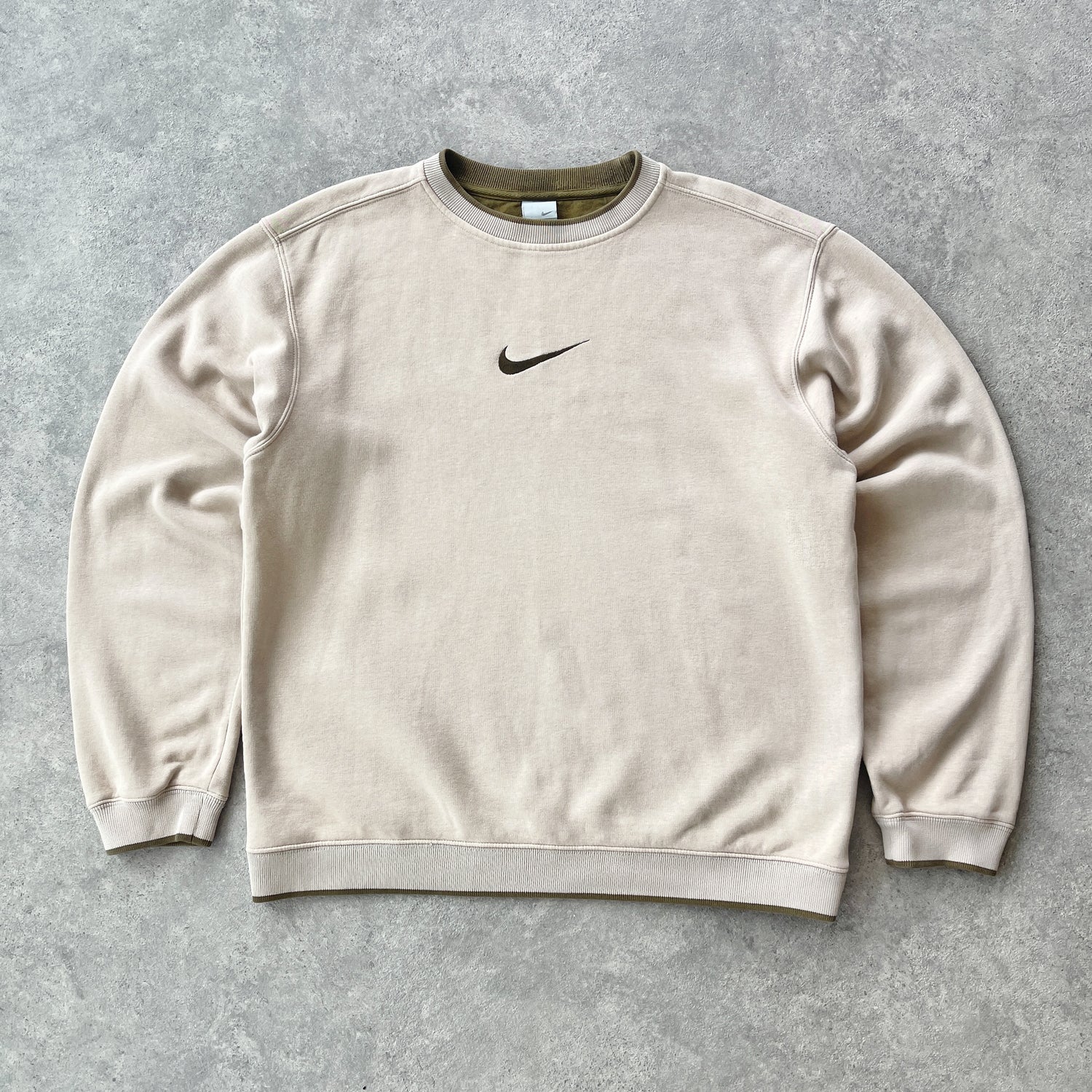 Nike RARE 2000s heavyweight embroidered sweatshirt (M)