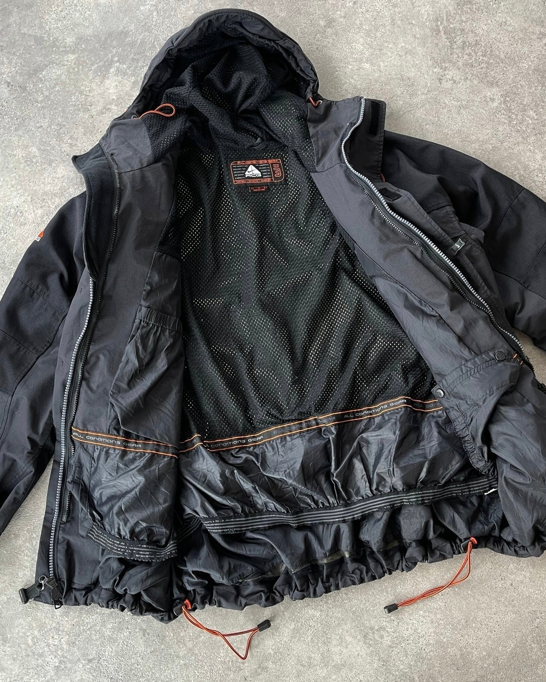 Nike ACG RARE 1990s storm fit heavyweight technical jacket (M)