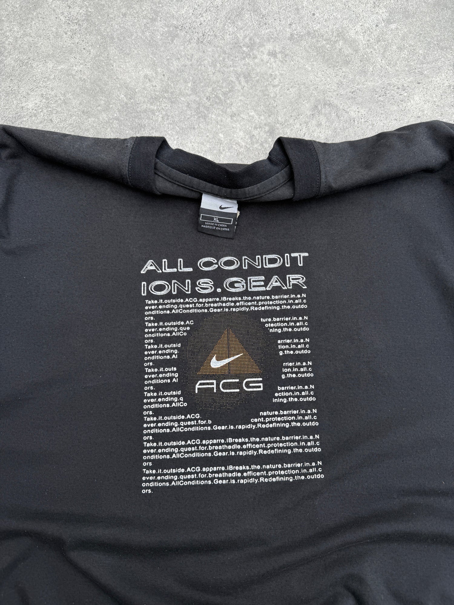 nike acg 2001 heavyweight graphic t-shirt in black, graphic print detail
