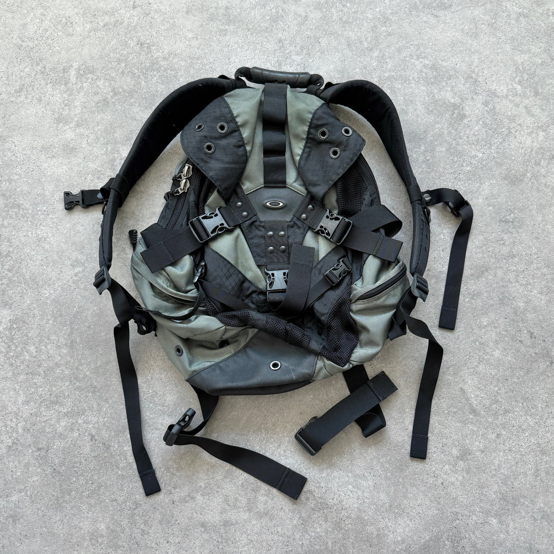 Oakley Software 2000s Icon technical utility backpack (22”x15”)