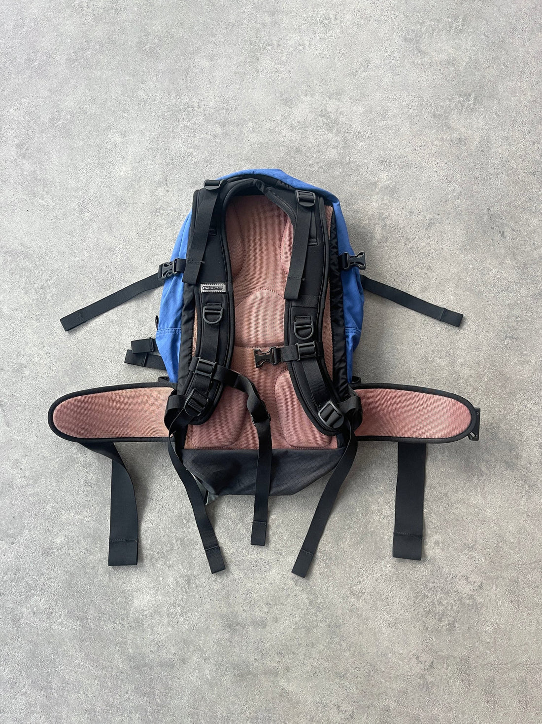 nike acg 1990s 40L technical multi pocket trekking backpack