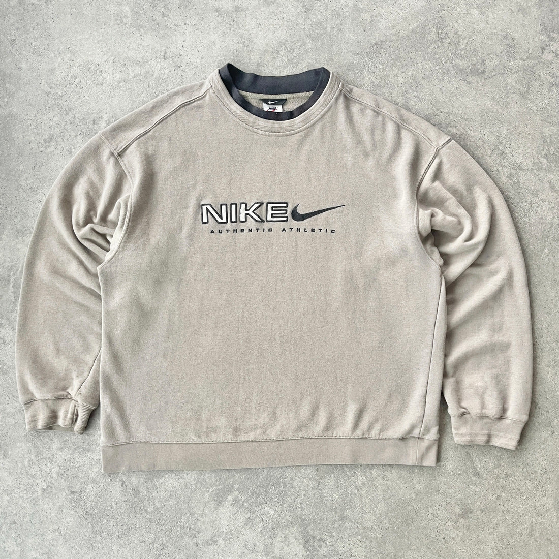 Nike RARE 1990s heavyweight embroidered sweatshirt (M)