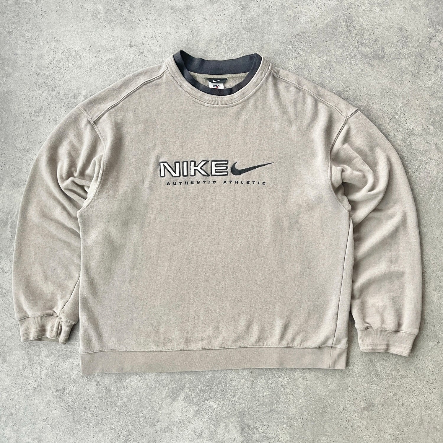 Nike RARE 1990s heavyweight embroidered sweatshirt (M)