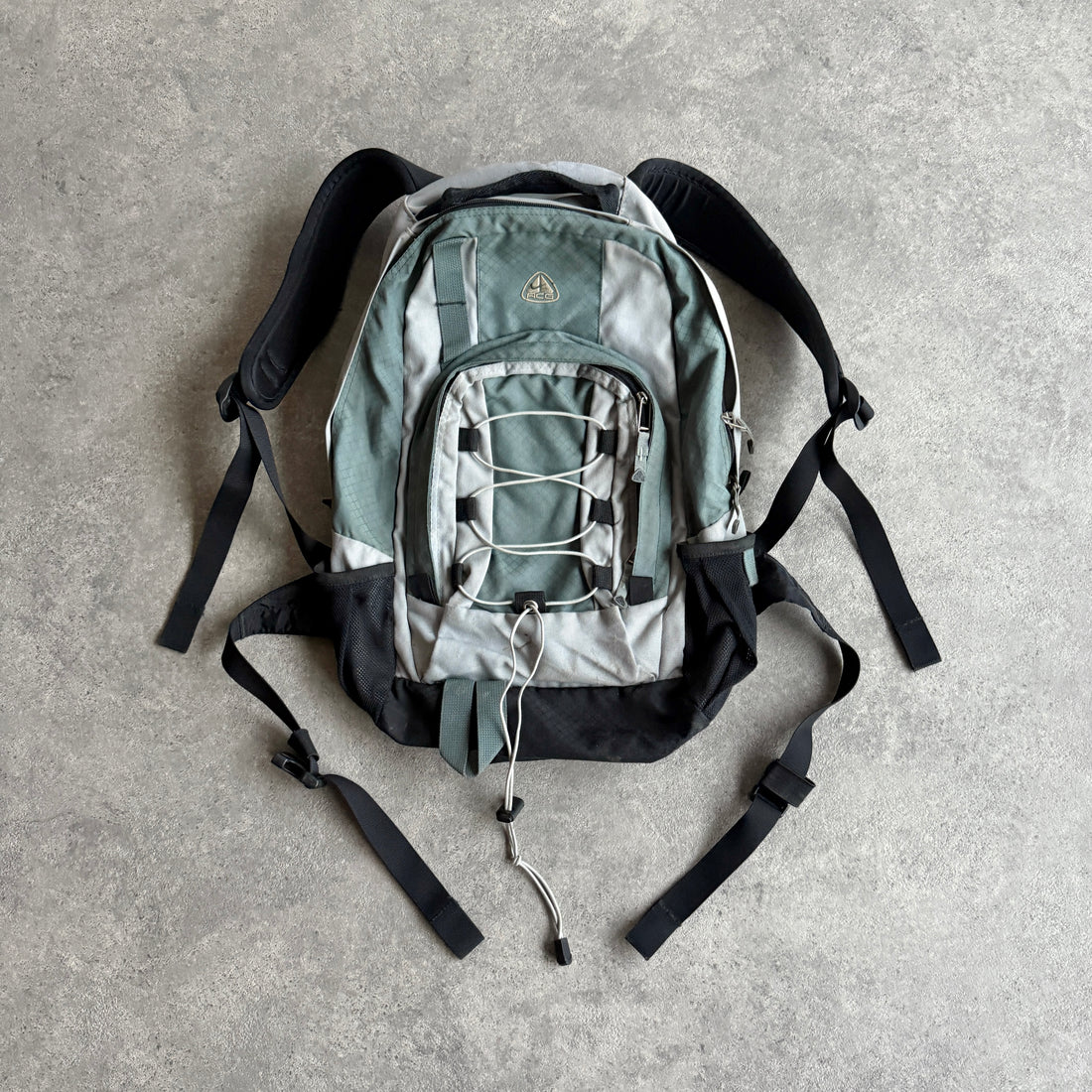 Nike ACG 1990s 35L backpack (20”x14”)