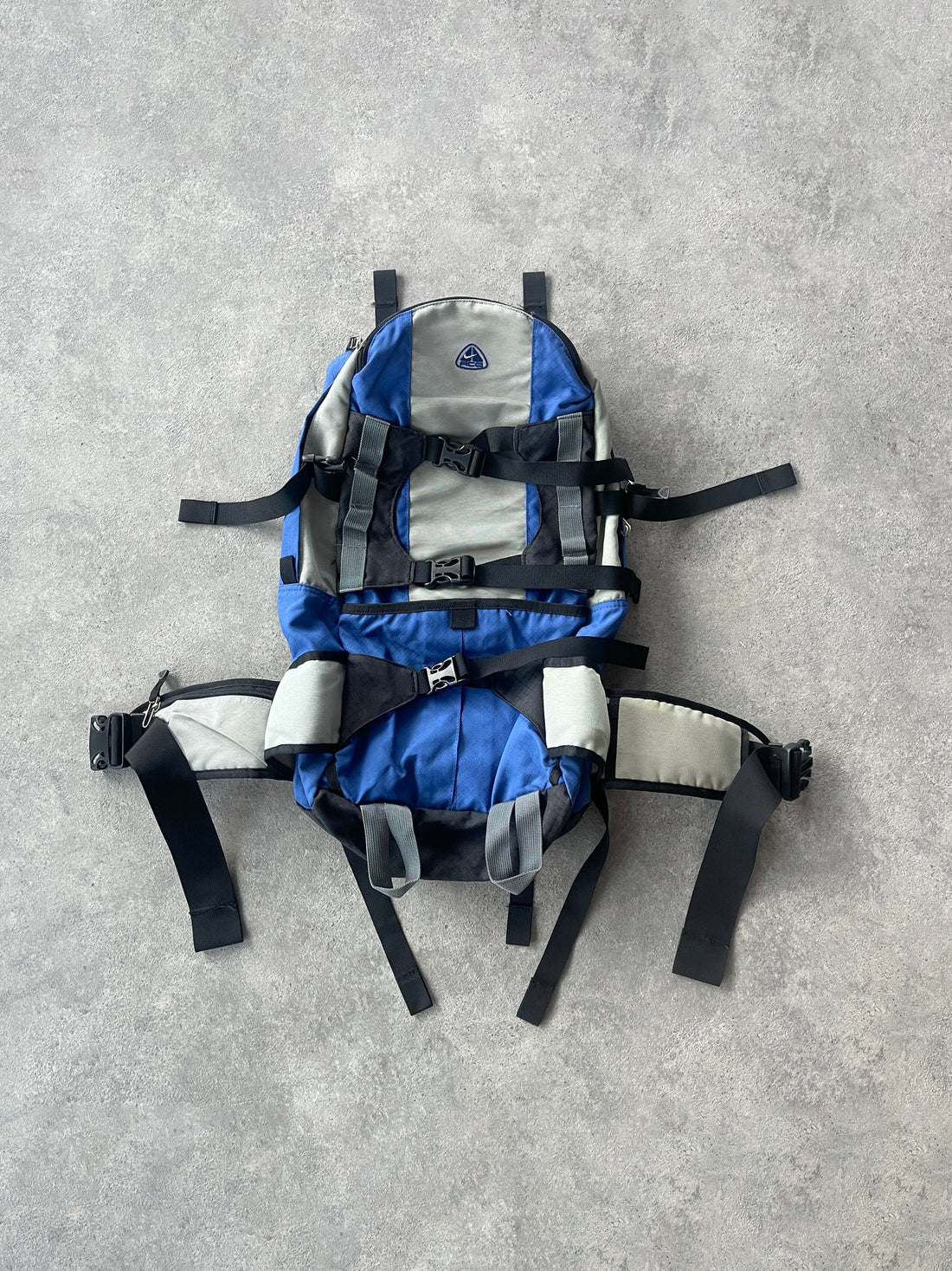 nike acg 1990s 40L technical multi pocket trekking backpack