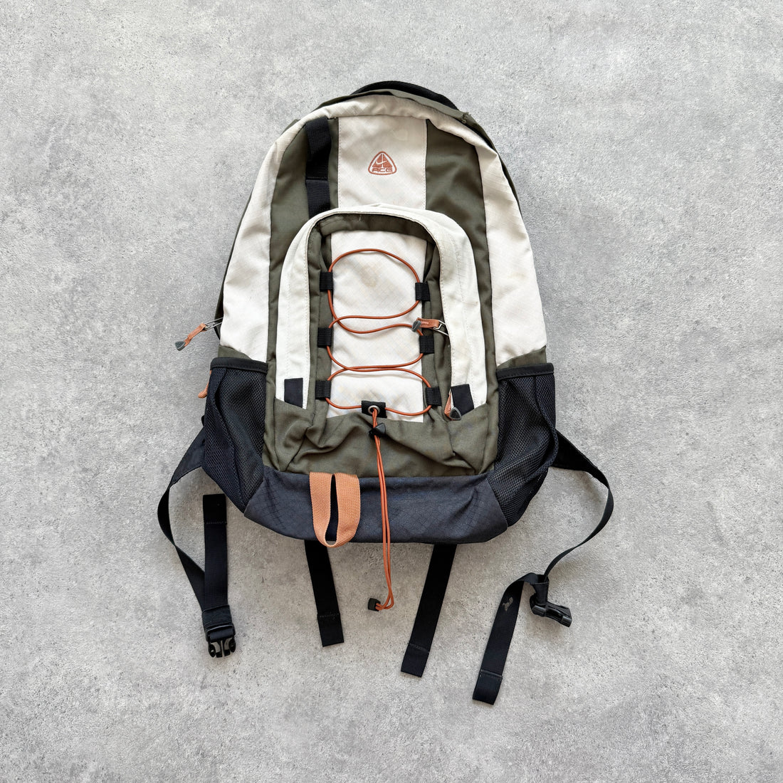 Nike ACG 1990s 30L backpack (18”x12”)