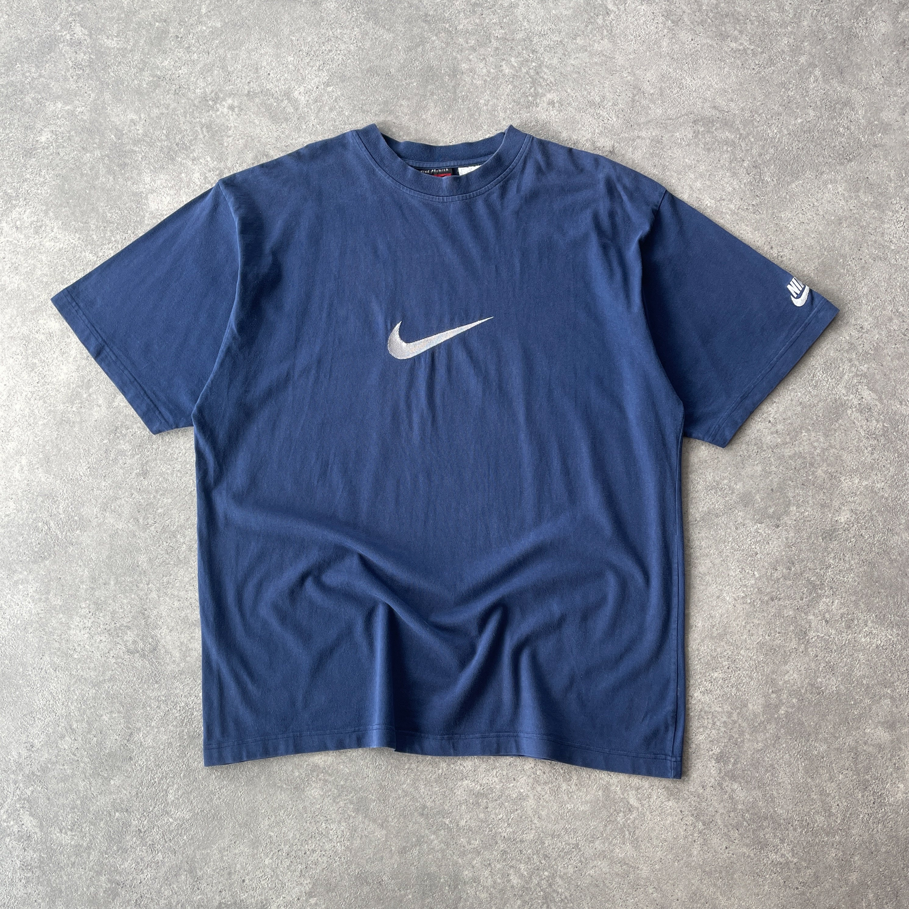 Nike RARE 1990s heavyweight embroidered t-shirt (L)