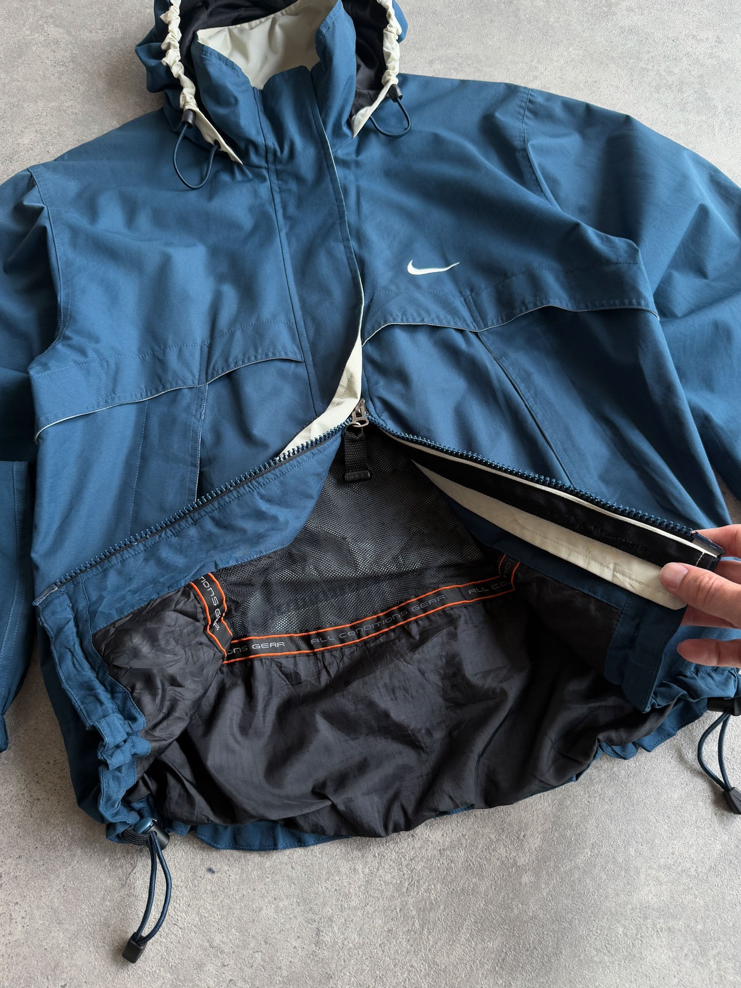 nike acg 1990s lightweight technical waterproof jacket, cuff detail