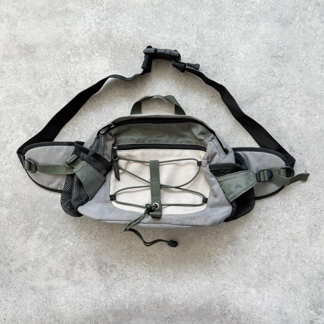 Nike 1990s cross body technical utility bag (13”x10”)