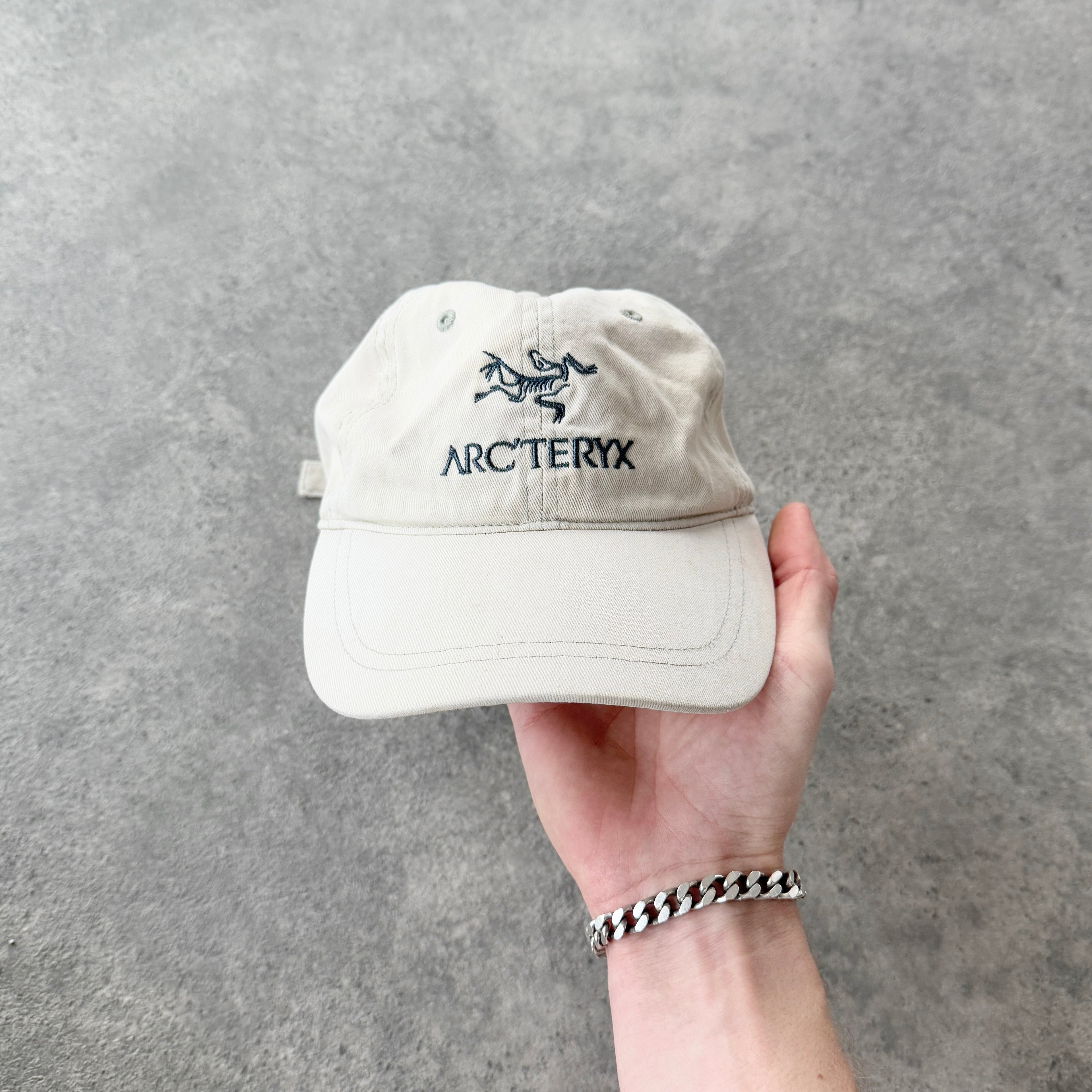 Arc’teryx 1990s embroidered spellout cap