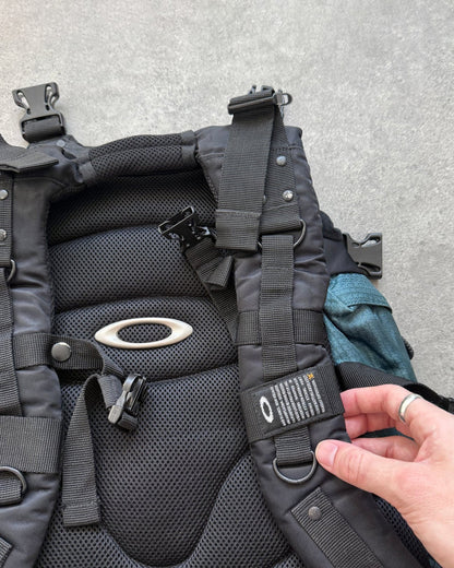 oakley software 2000s technical utility backpack, shoulder strap detail