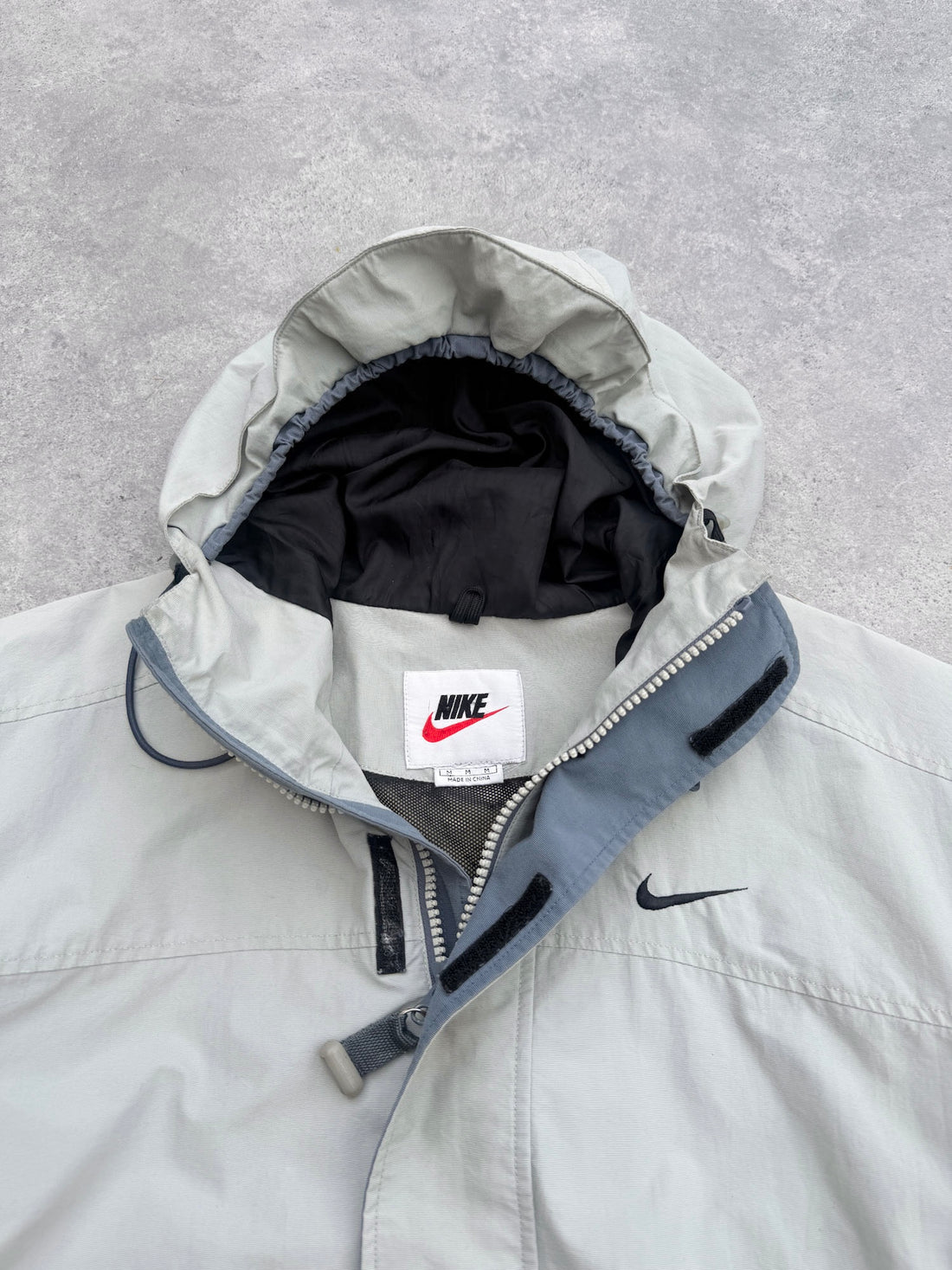 nike acg 1990s lightweight technical waterproof jacket (m)