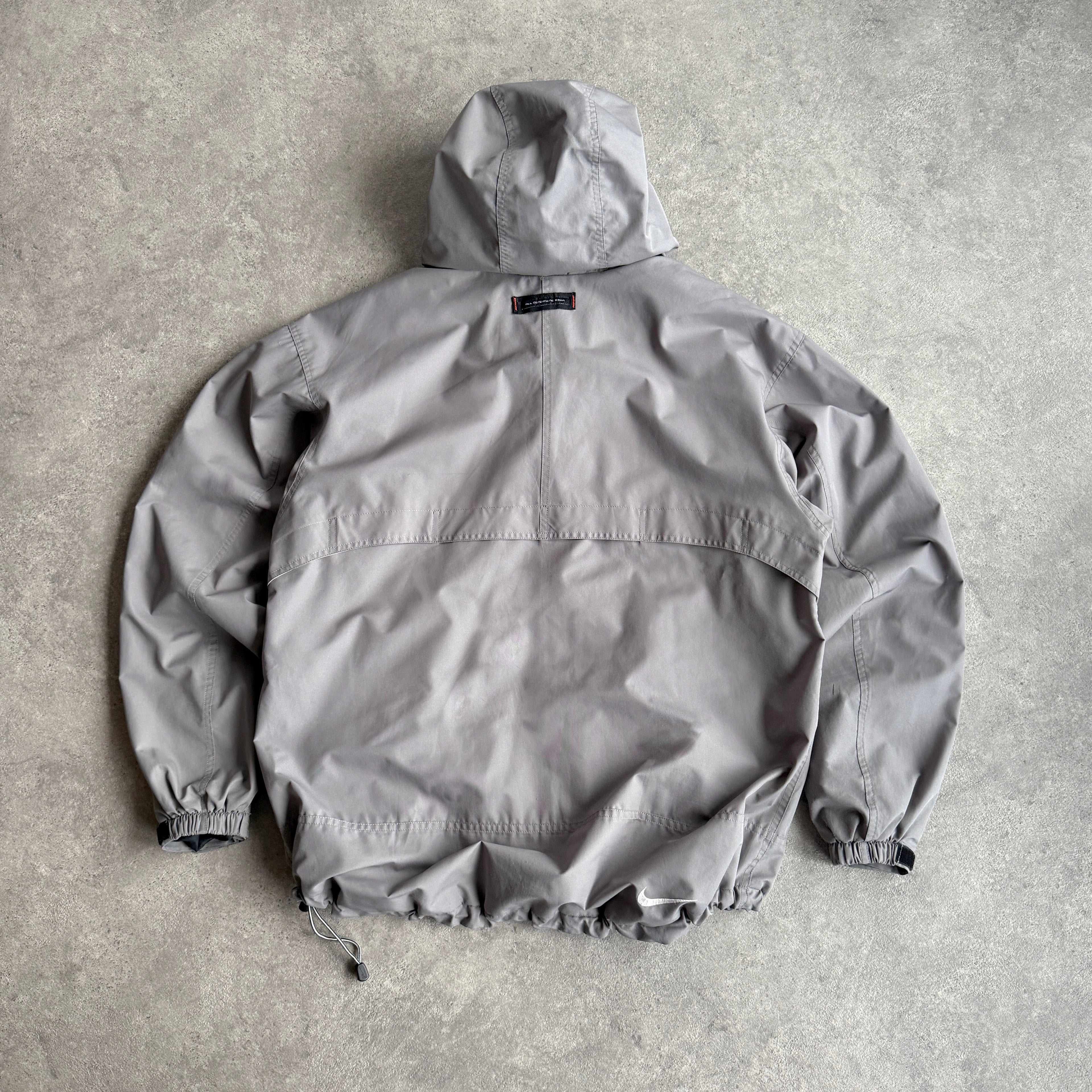 Nike ACG 1990s Nike-fit technical waterproof jacket (L)