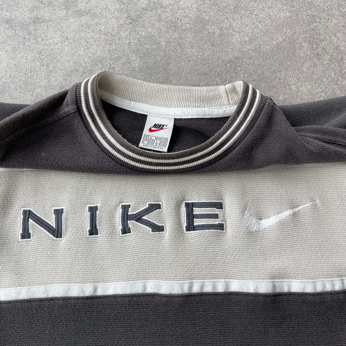 Nike RARE 1990s heavyweight embroidered sweatshirt (XL)