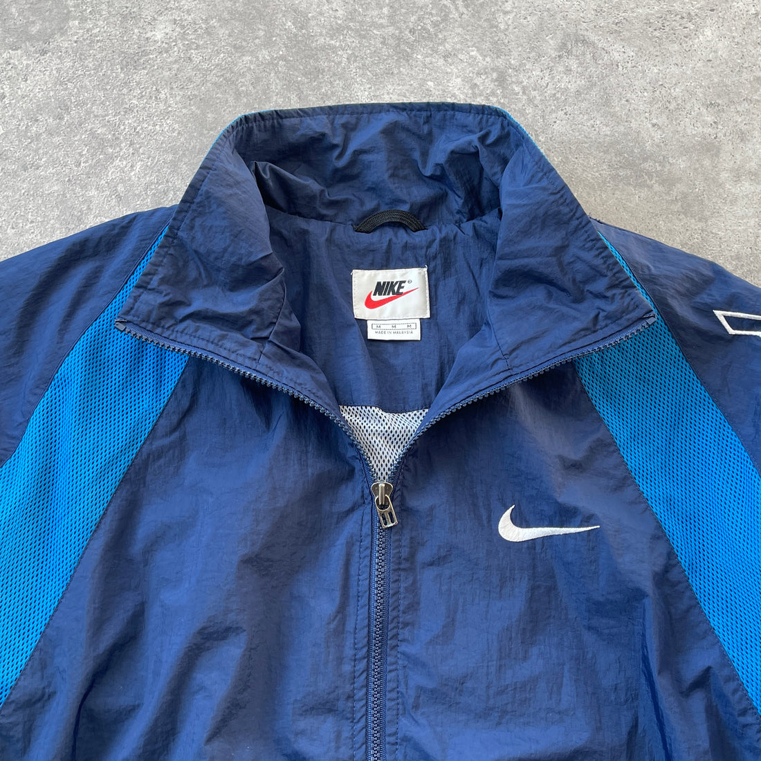 Nike Air 1990s lightweight embroidered swoosh shell jacket (M)