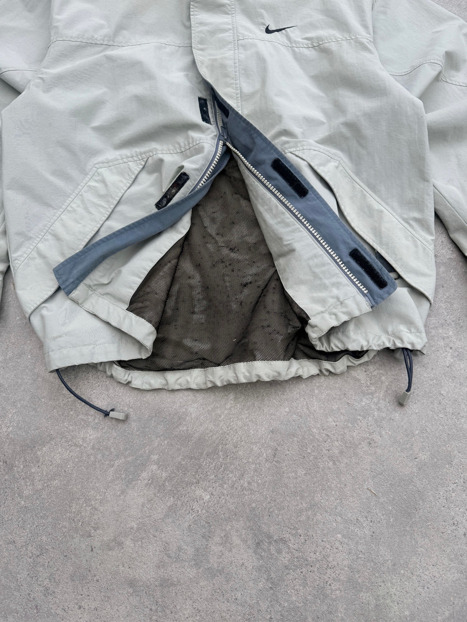 nike acg 1990s lightweight technical waterproof jacket (m)