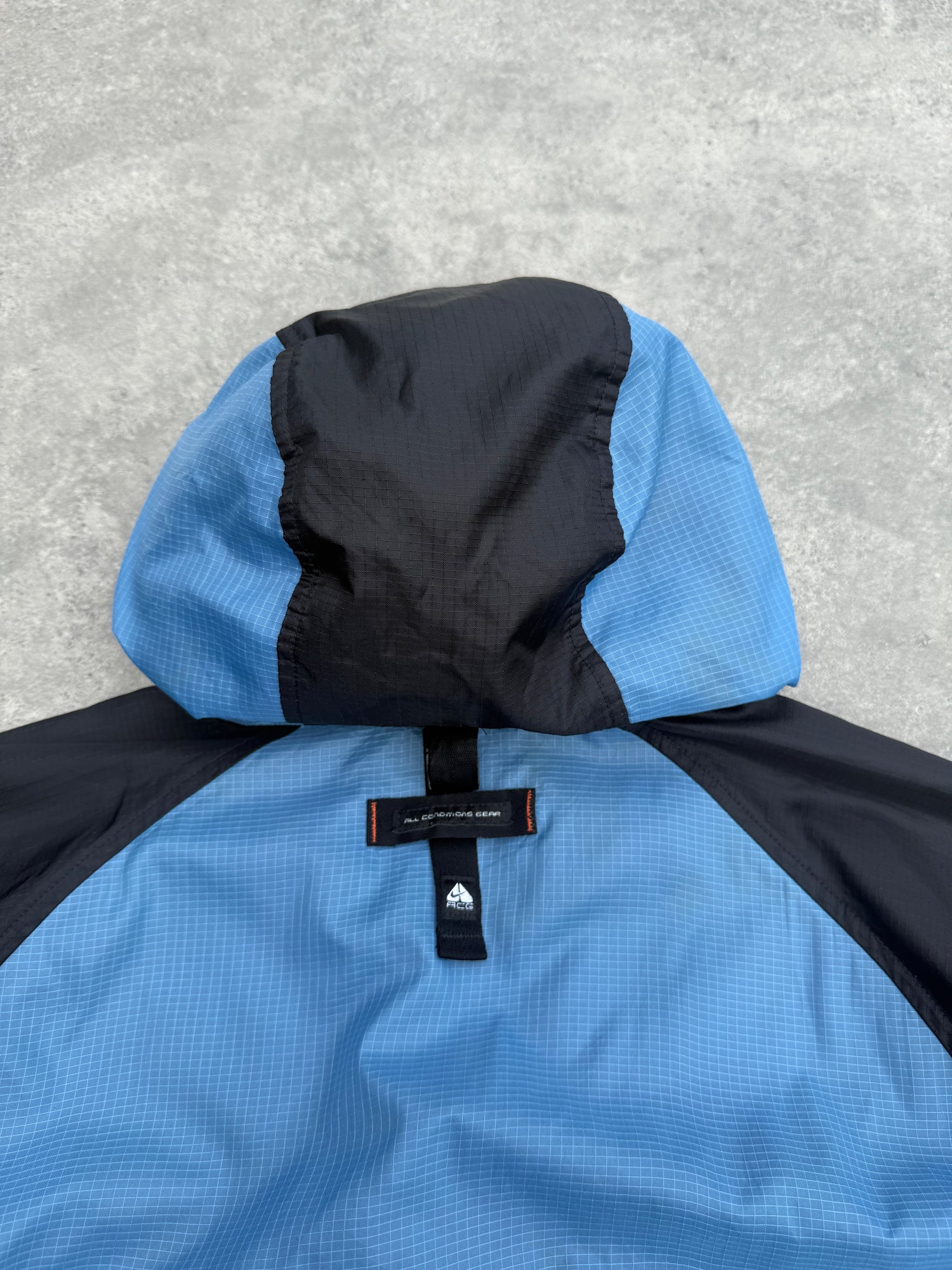 nike acg 1990s colour block packable lightweight jacket, orange neck loop detail