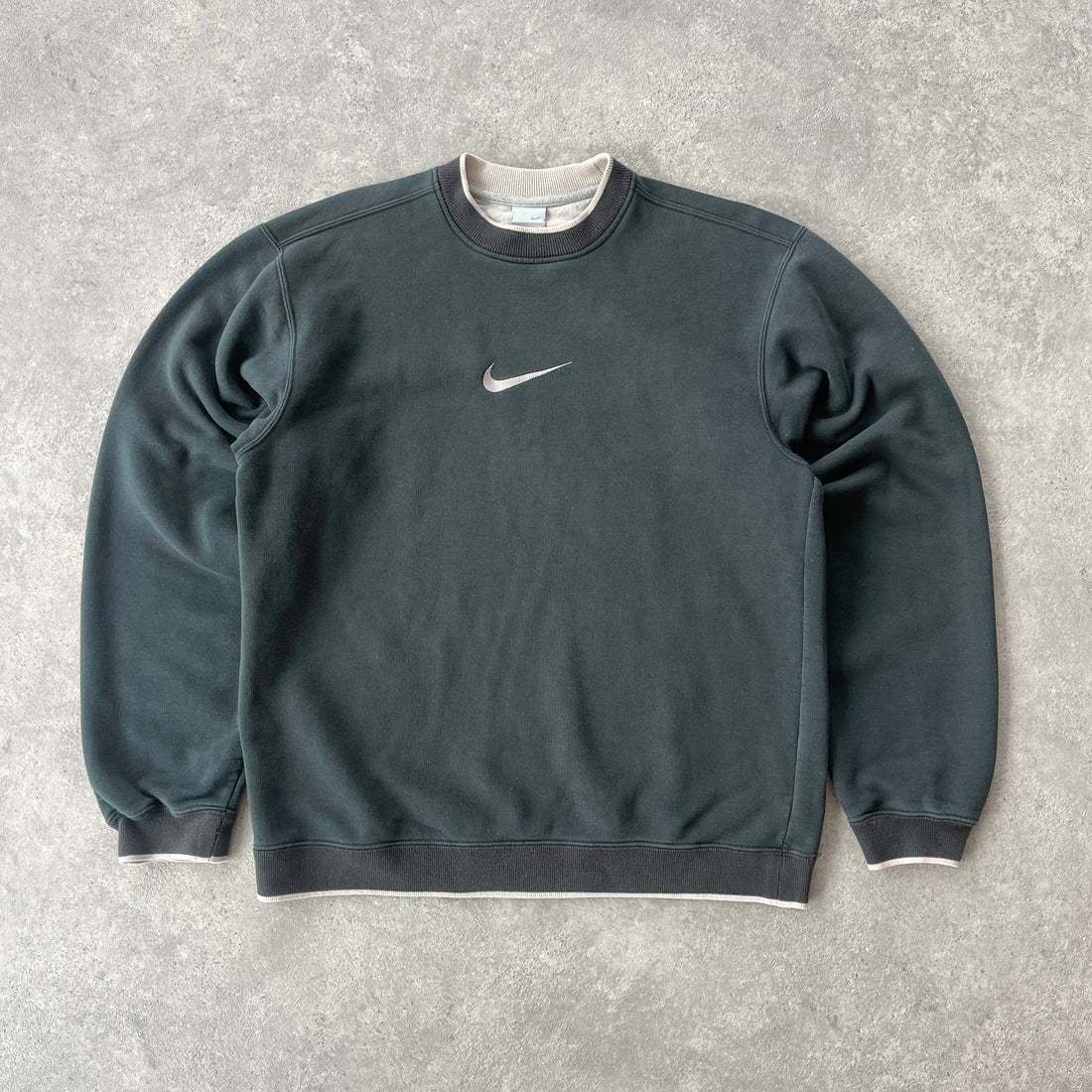 Nike RARE 2000s heavyweight embroidered sweatshirt (M)