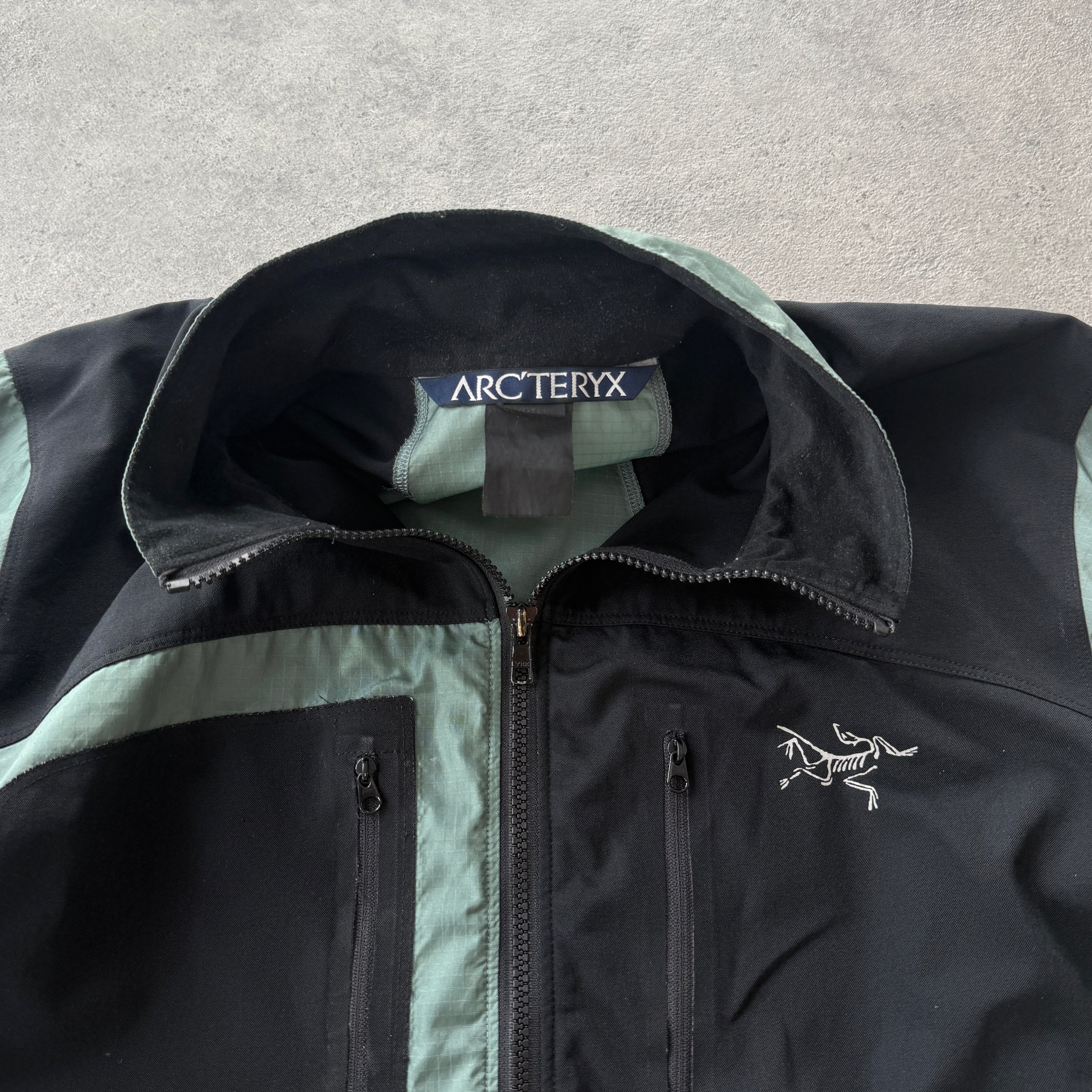 Arc’teryx 2000s technical windstopper shell jacket (M)