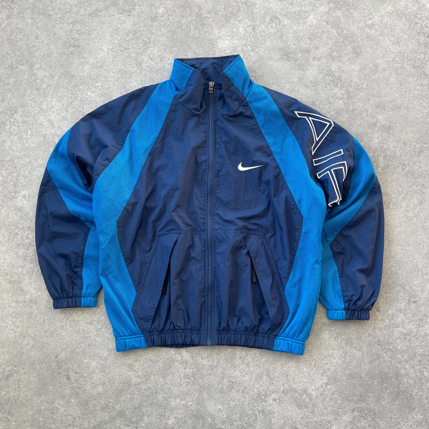 Nike Air 1990s lightweight embroidered swoosh shell jacket (M)