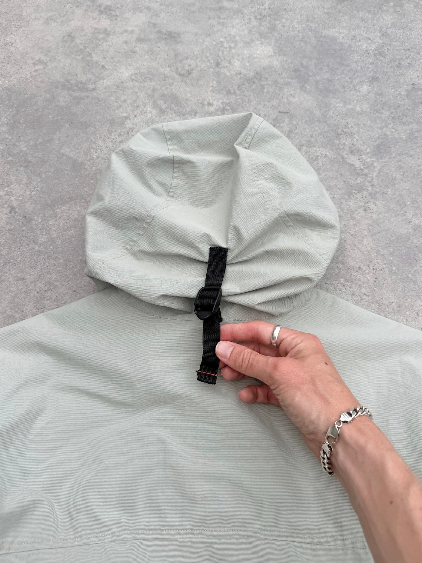 nike acg 1990s lightweight technical waterproof jacket (m)