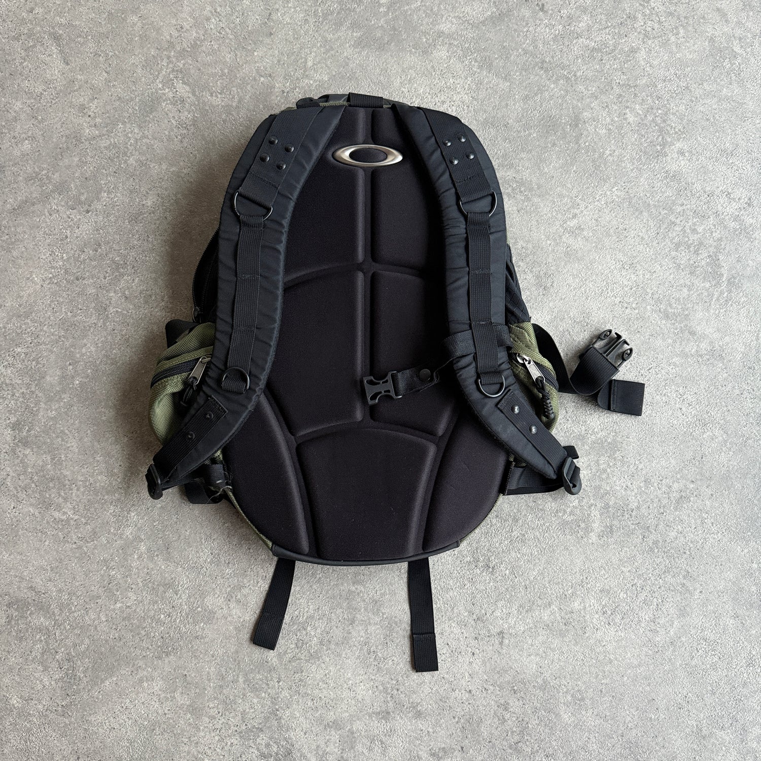 Oakley Software 2000s Icon technical utility backpack (22”x15”)