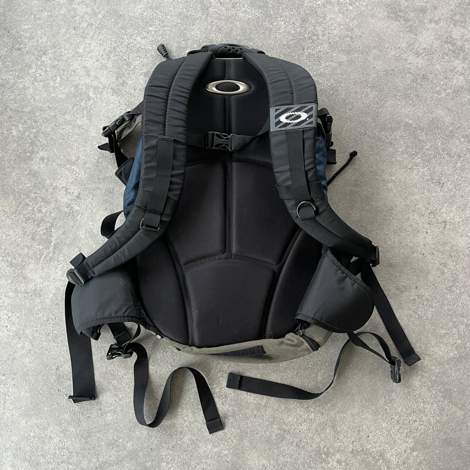 Oakley Software RARE 2000s technical utility backpack (22”x15”x8”