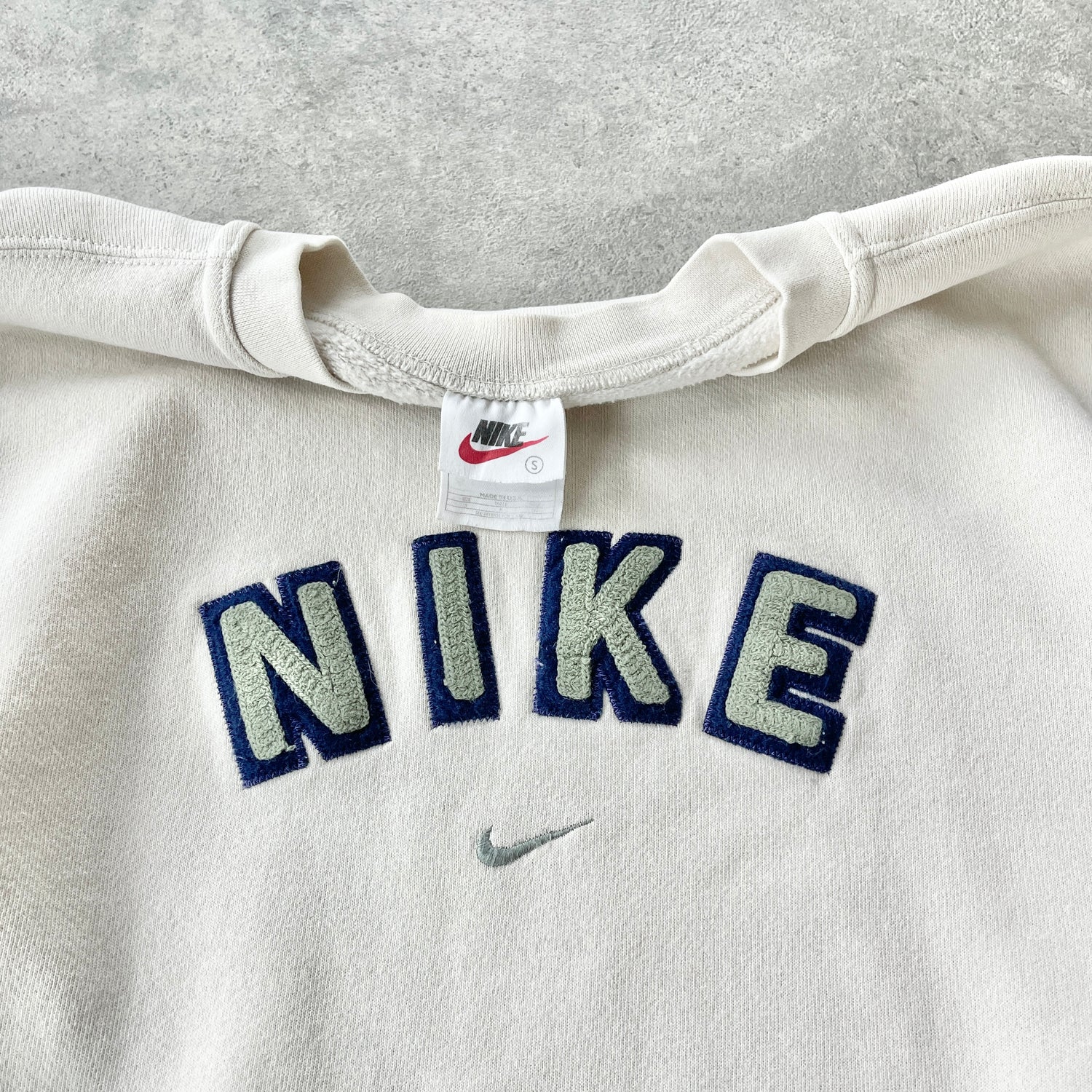 Nike RARE 1990s heavyweight embroidered spellout sweatshirt (S)