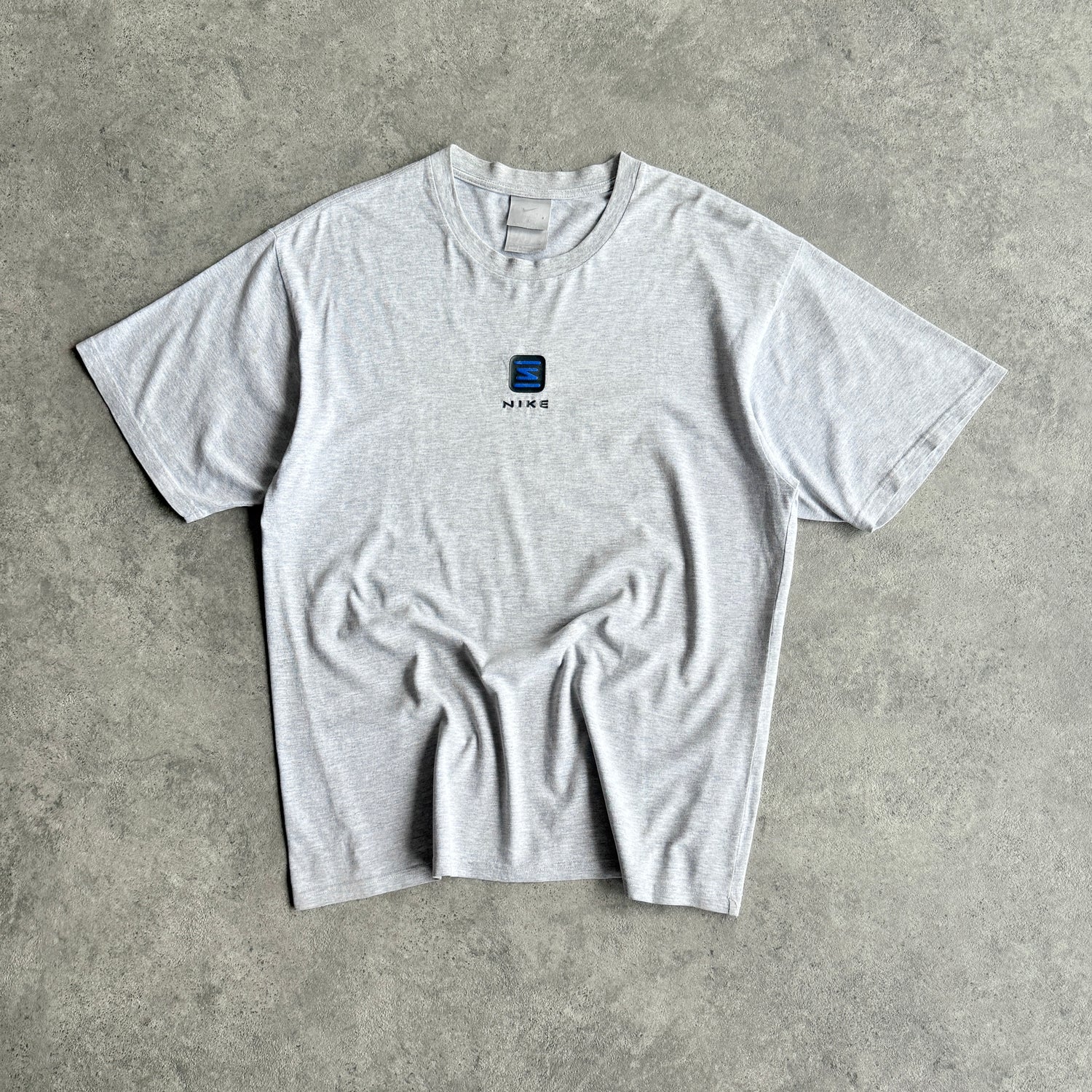 Nike Shox 2000s heavyweight spellout graphic t-shirt (L)