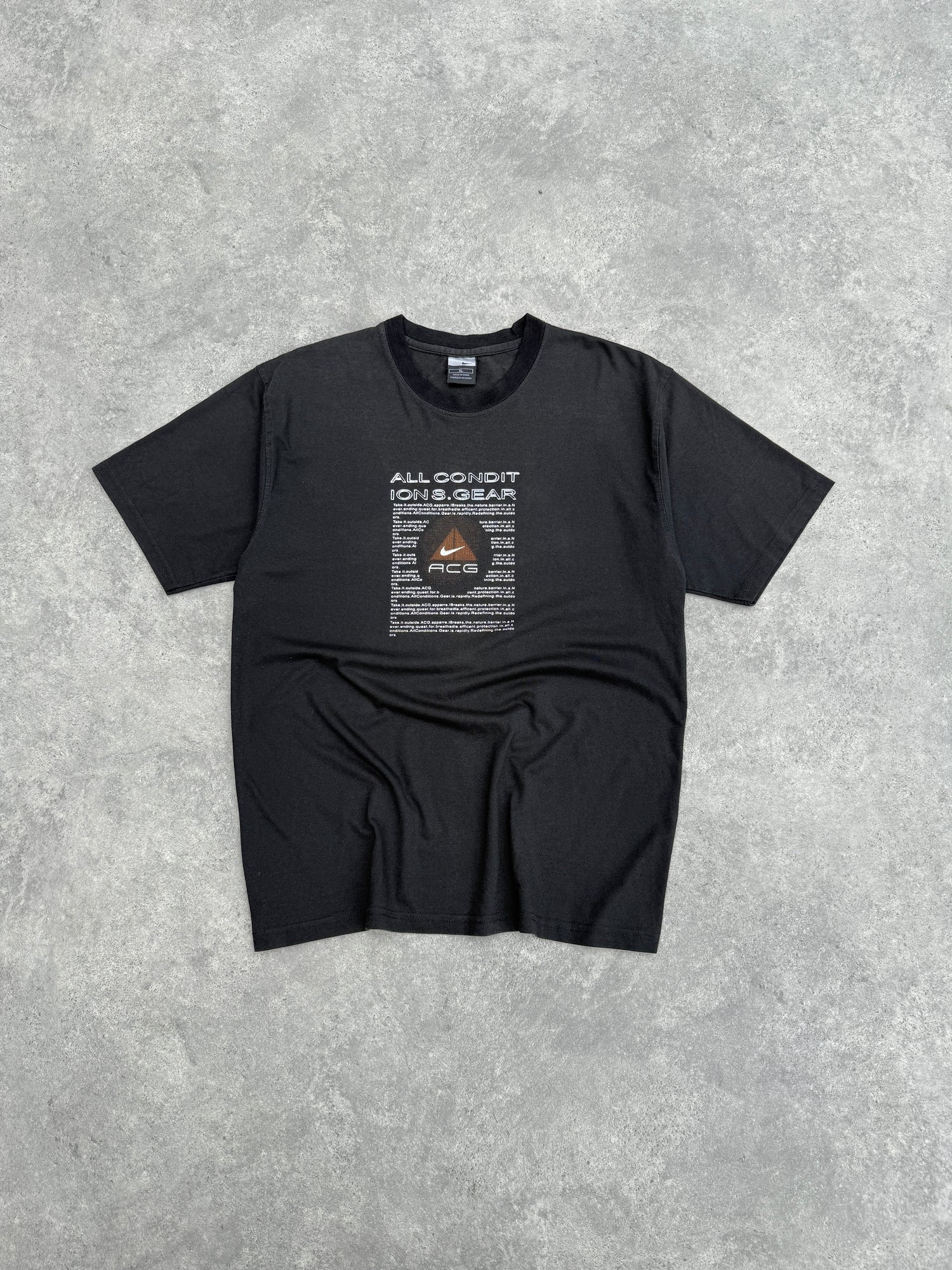 nike acg 2001 heavyweight graphic t-shirt (xl)