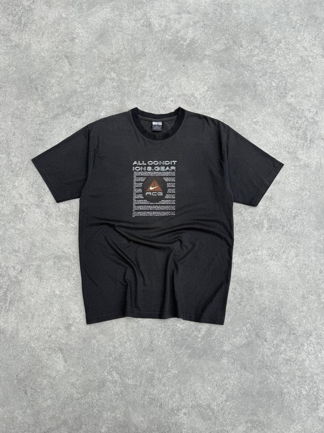 nike acg 2001 heavyweight graphic t-shirt in black, front view