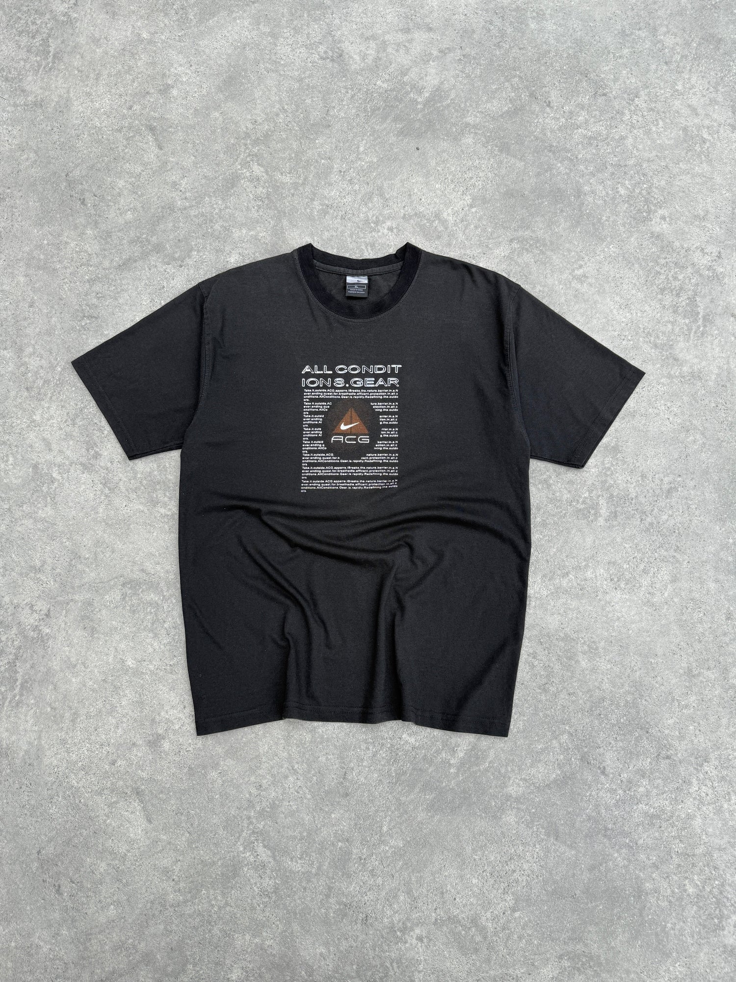 nike acg 2001 heavyweight graphic t-shirt in black, front view