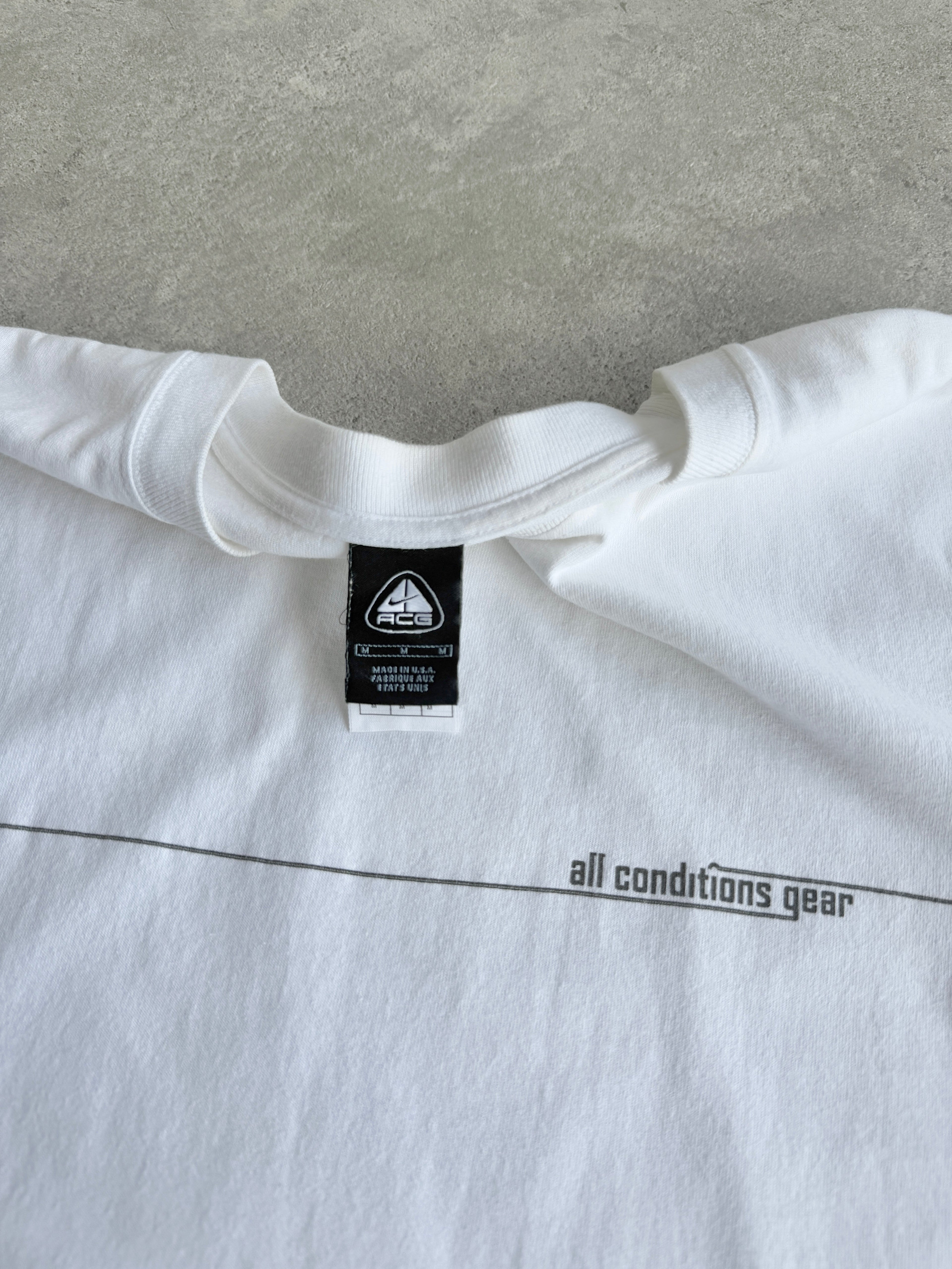 nike acg 2000s heavyweight graphic t-shirt, chest graphic detail