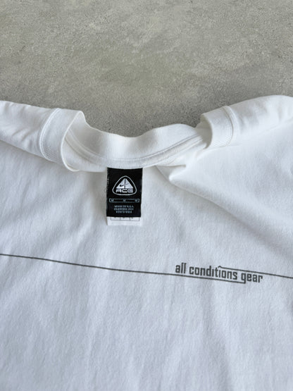 nike acg 2000s heavyweight graphic t-shirt, chest graphic detail