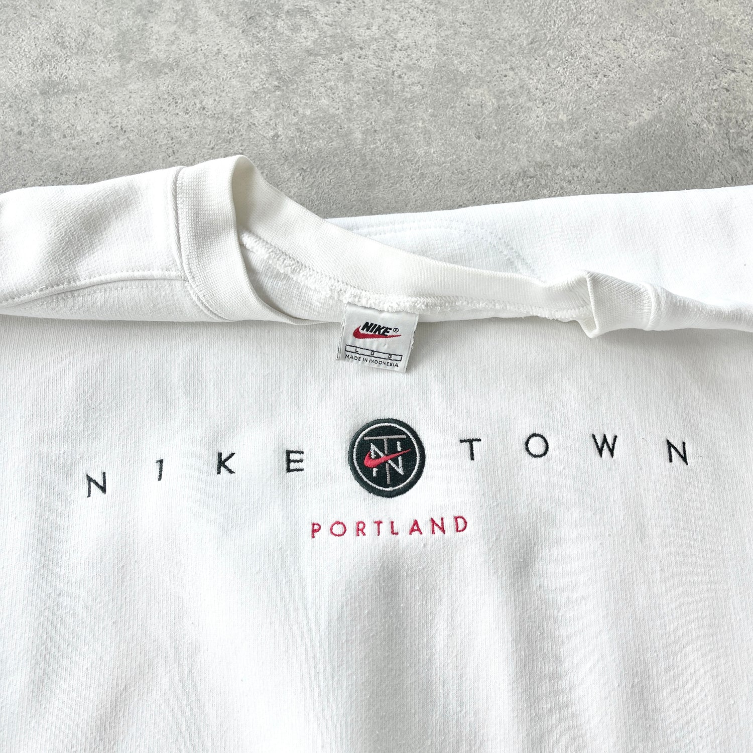 Nike Town Portland RARE 1990s heavyweight embroidered sweatshirt (XL)