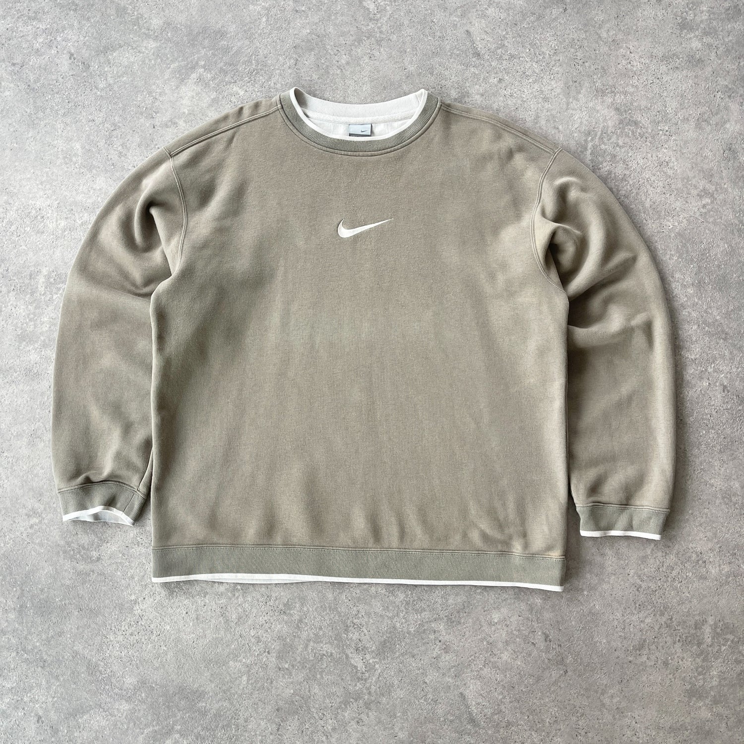 Nike RARE 2000s heavyweight embroidered swoosh sweatshirt (XL)