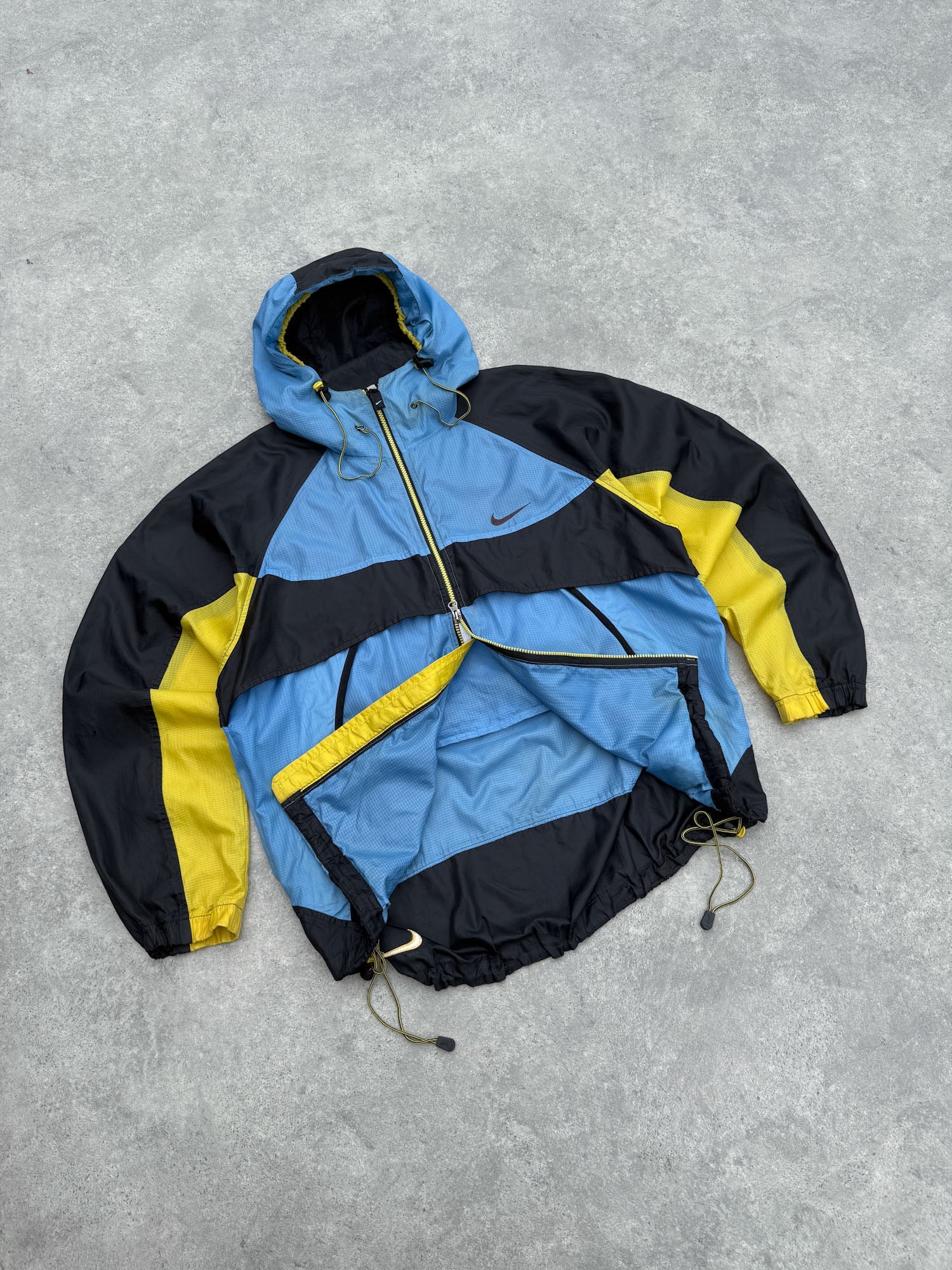 nike acg 1990s colour block packable lightweight jacket, hood detail